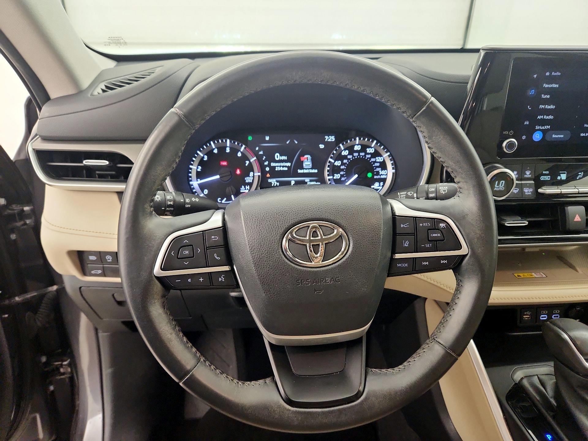 Thumbnail: 2023 Toyota Highlander - 10