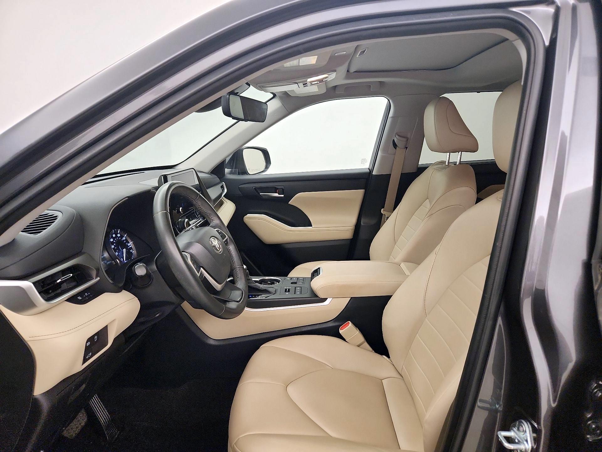 Thumbnail: 2023 Toyota Highlander - 11