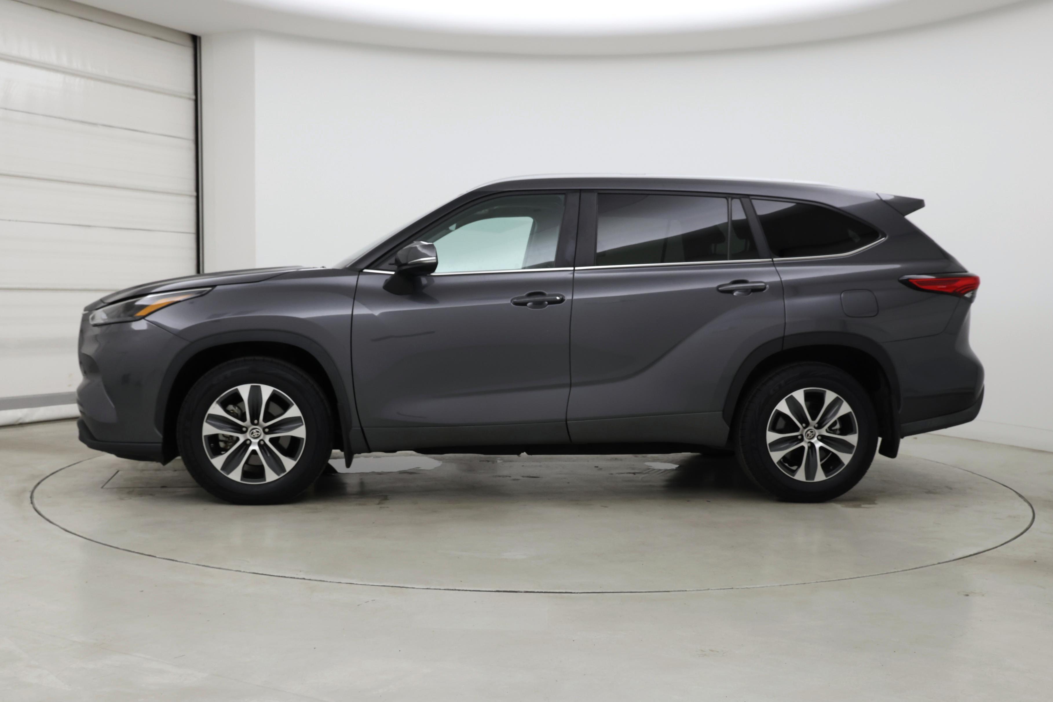 Thumbnail: 2023 Toyota Highlander - 3