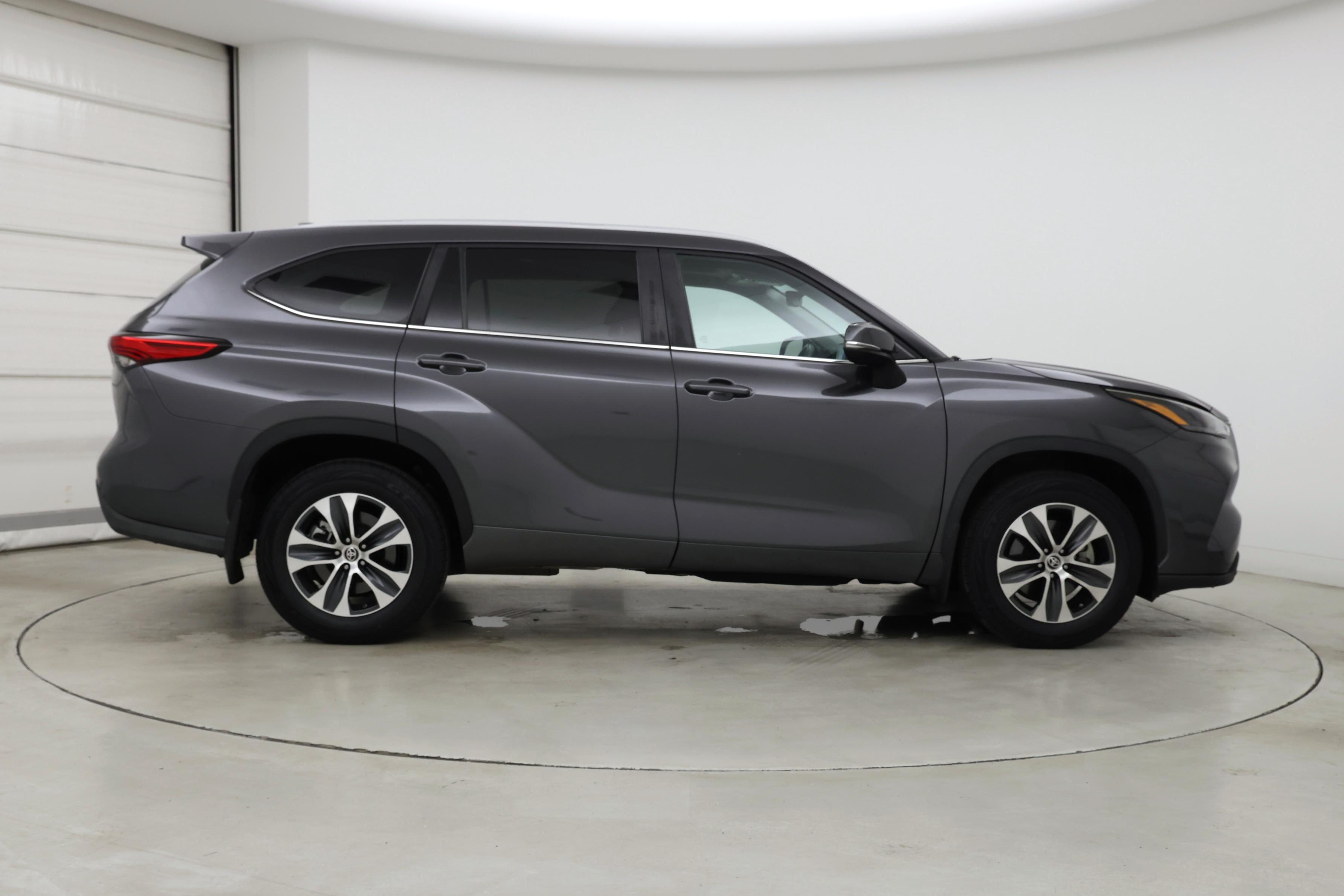 Thumbnail: 2023 Toyota Highlander - 7
