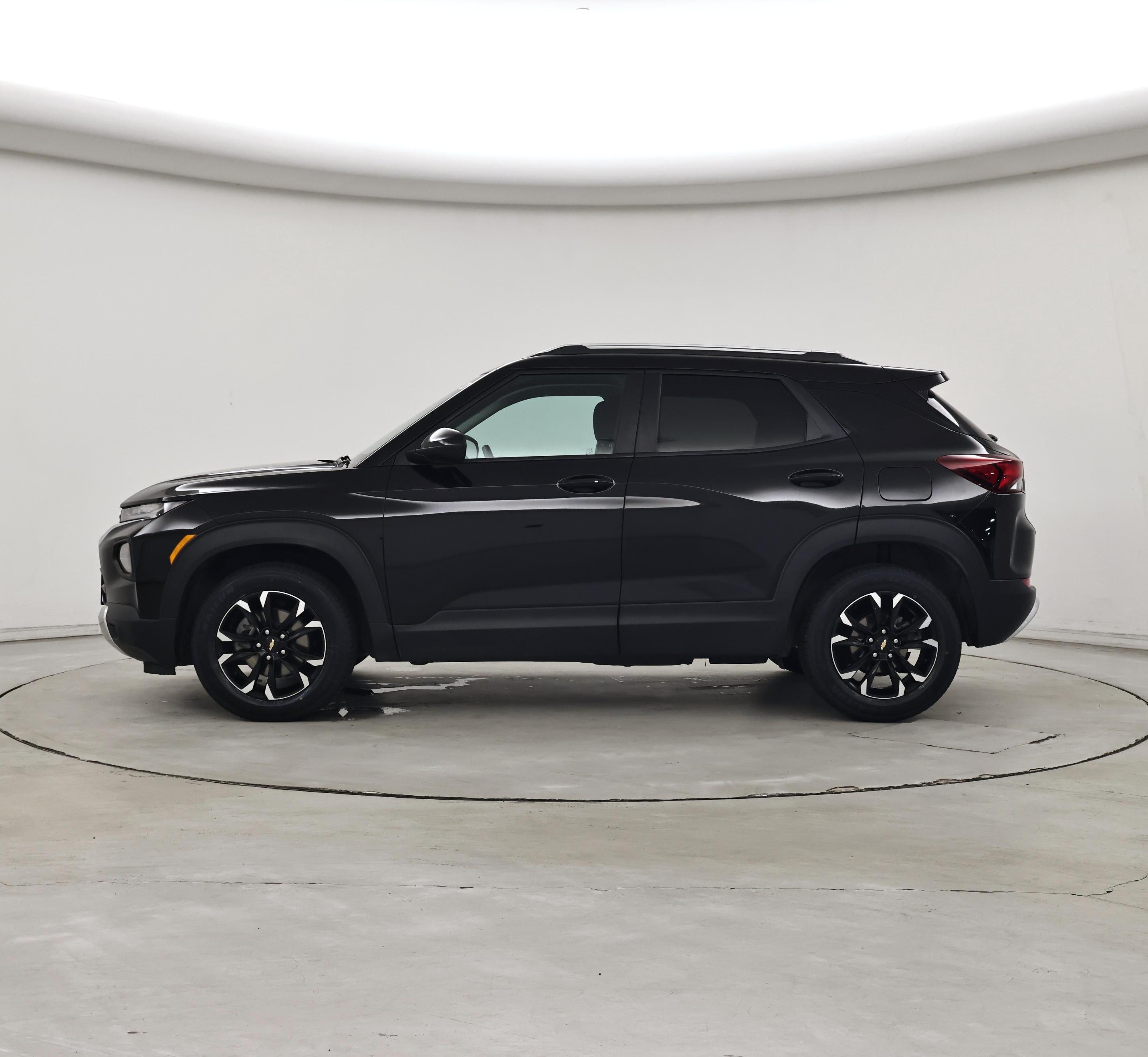 Thumbnail: 2023 Chevrolet TrailBlazer - 3
