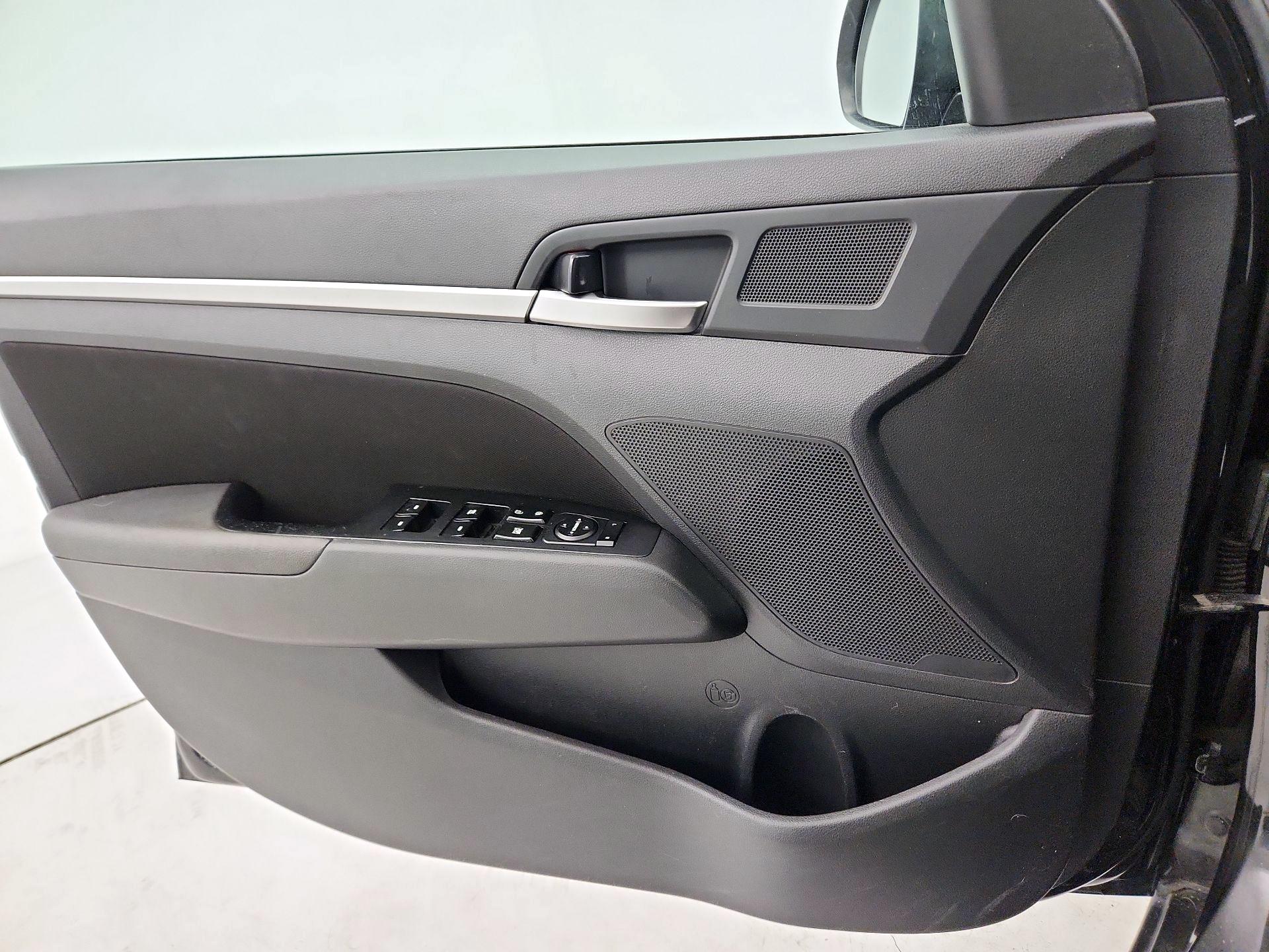 Thumbnail: 2020 Hyundai Elantra - 12