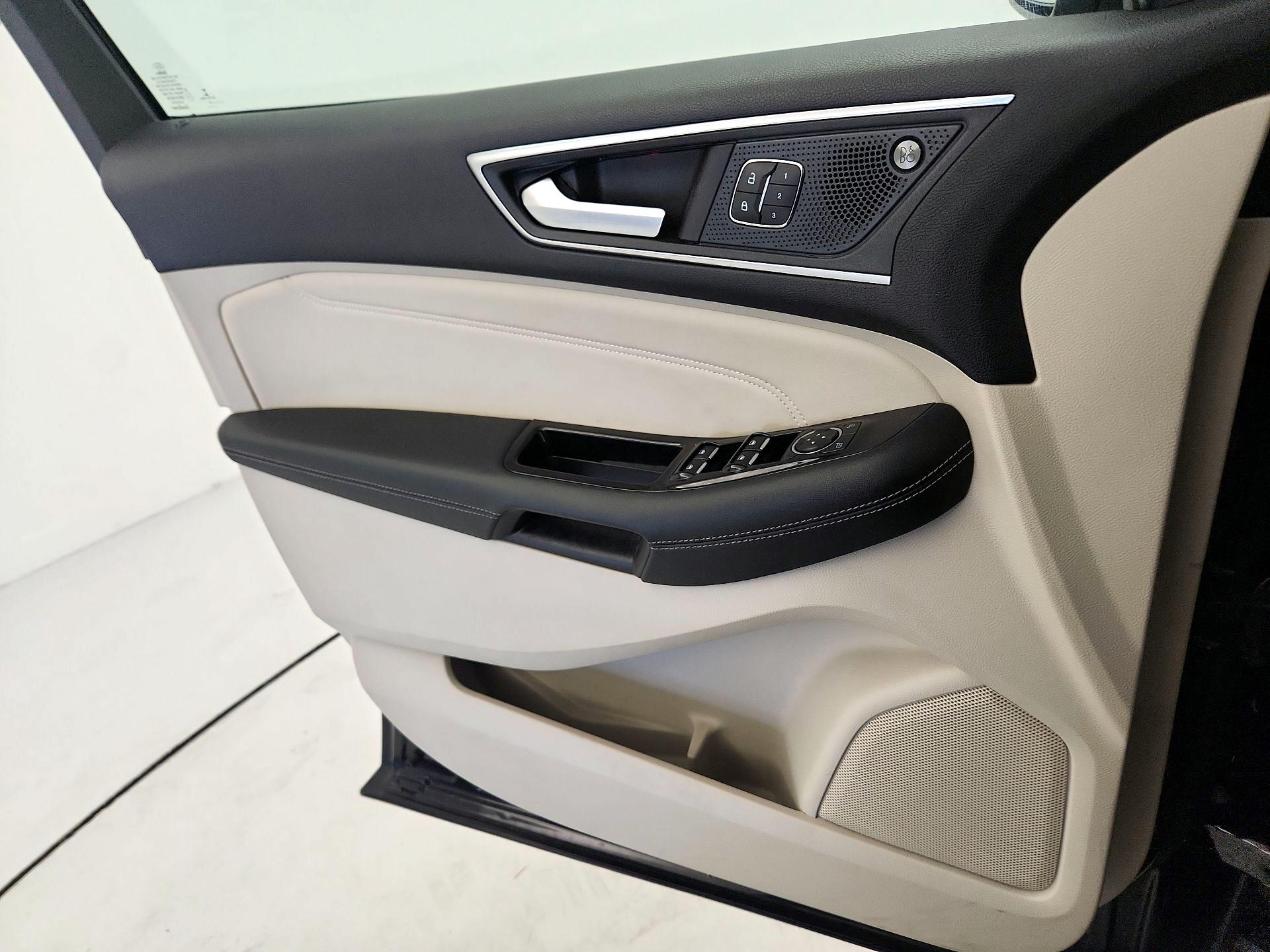Thumbnail: 2019 Ford Edge - 10
