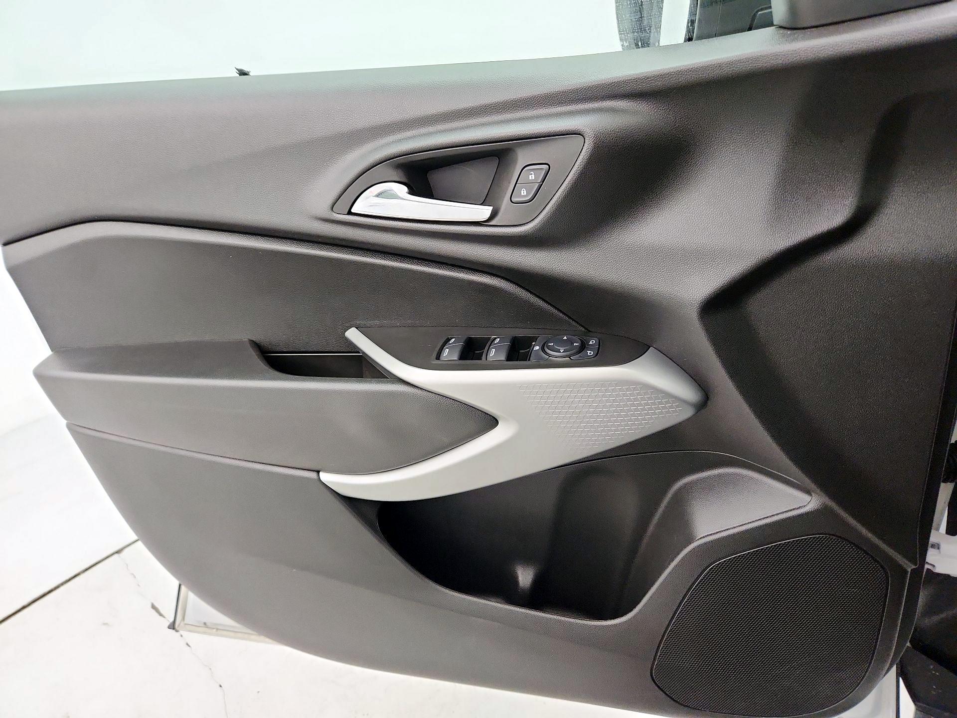 Thumbnail: 2025 Chevrolet Trax - 12