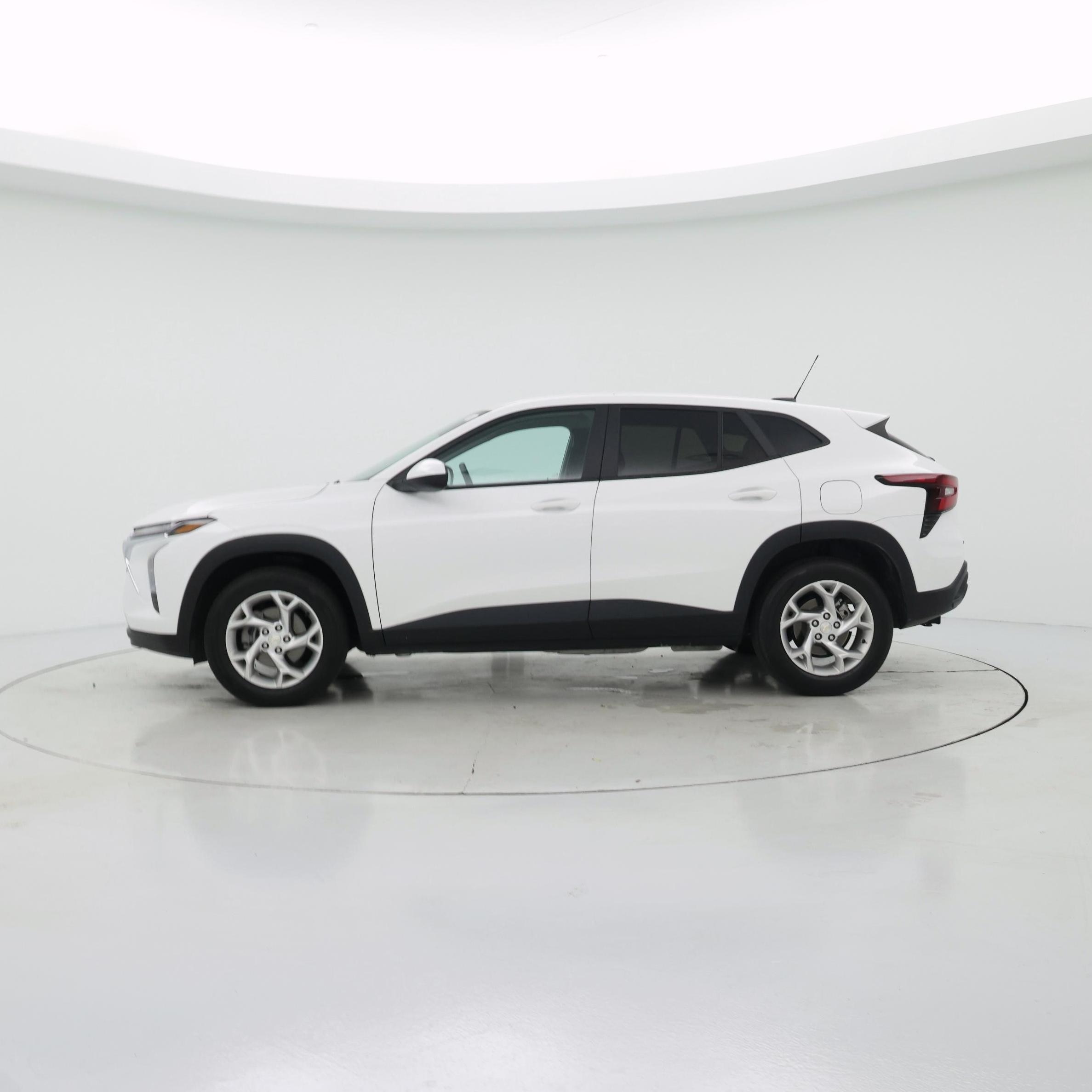 Thumbnail: 2025 Chevrolet Trax - 3