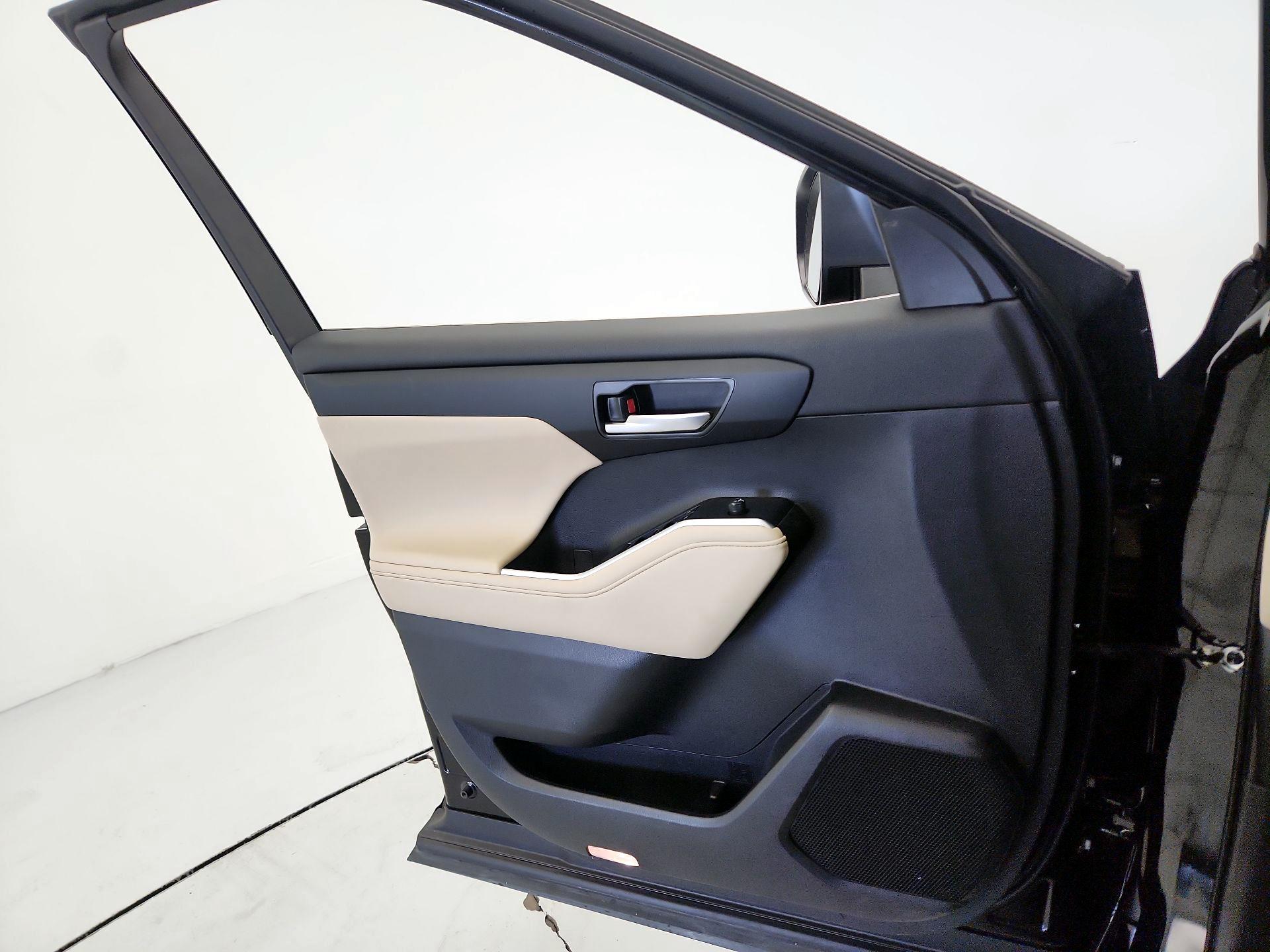 Thumbnail: 2025 Toyota Highlander - 12