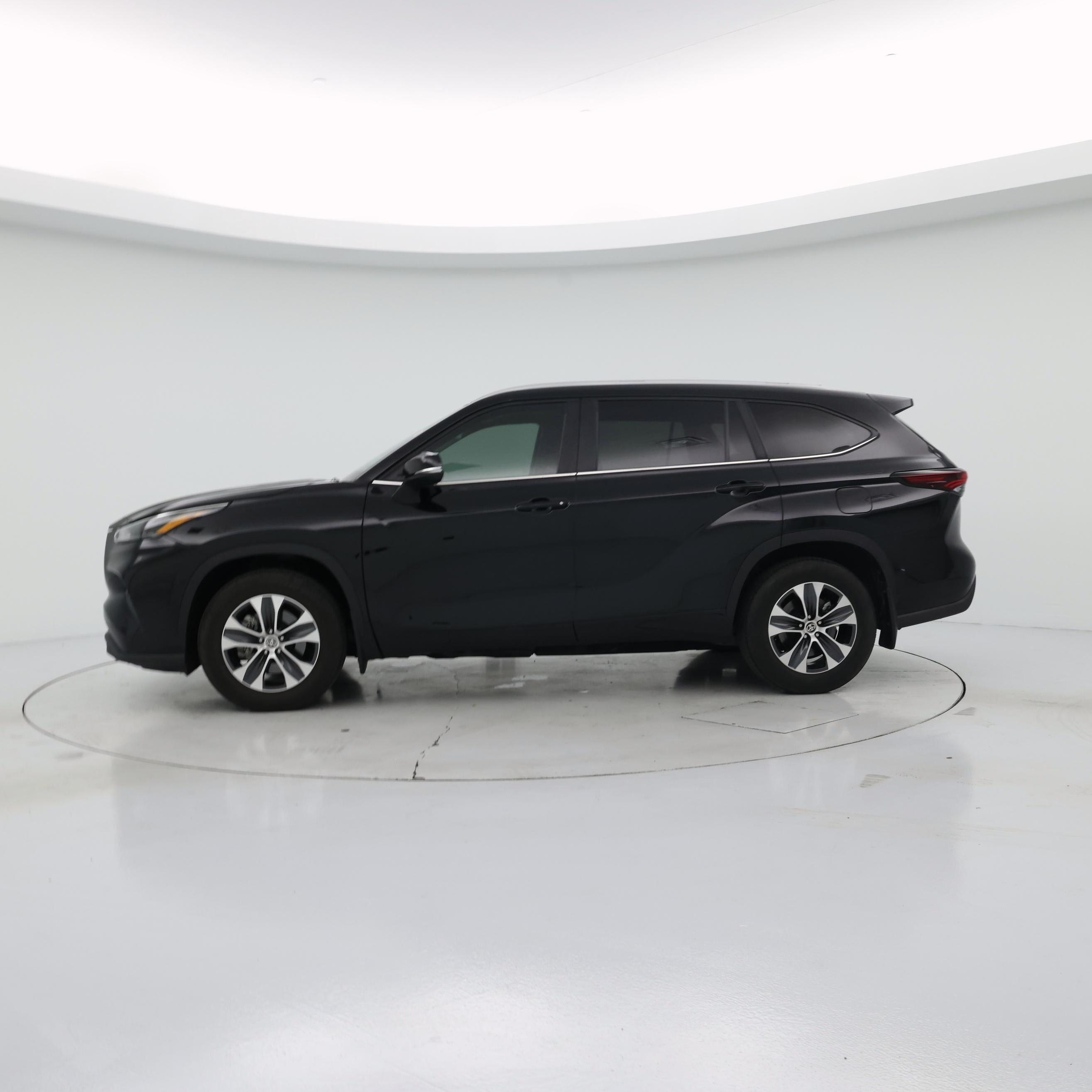 Thumbnail: 2025 Toyota Highlander - 3