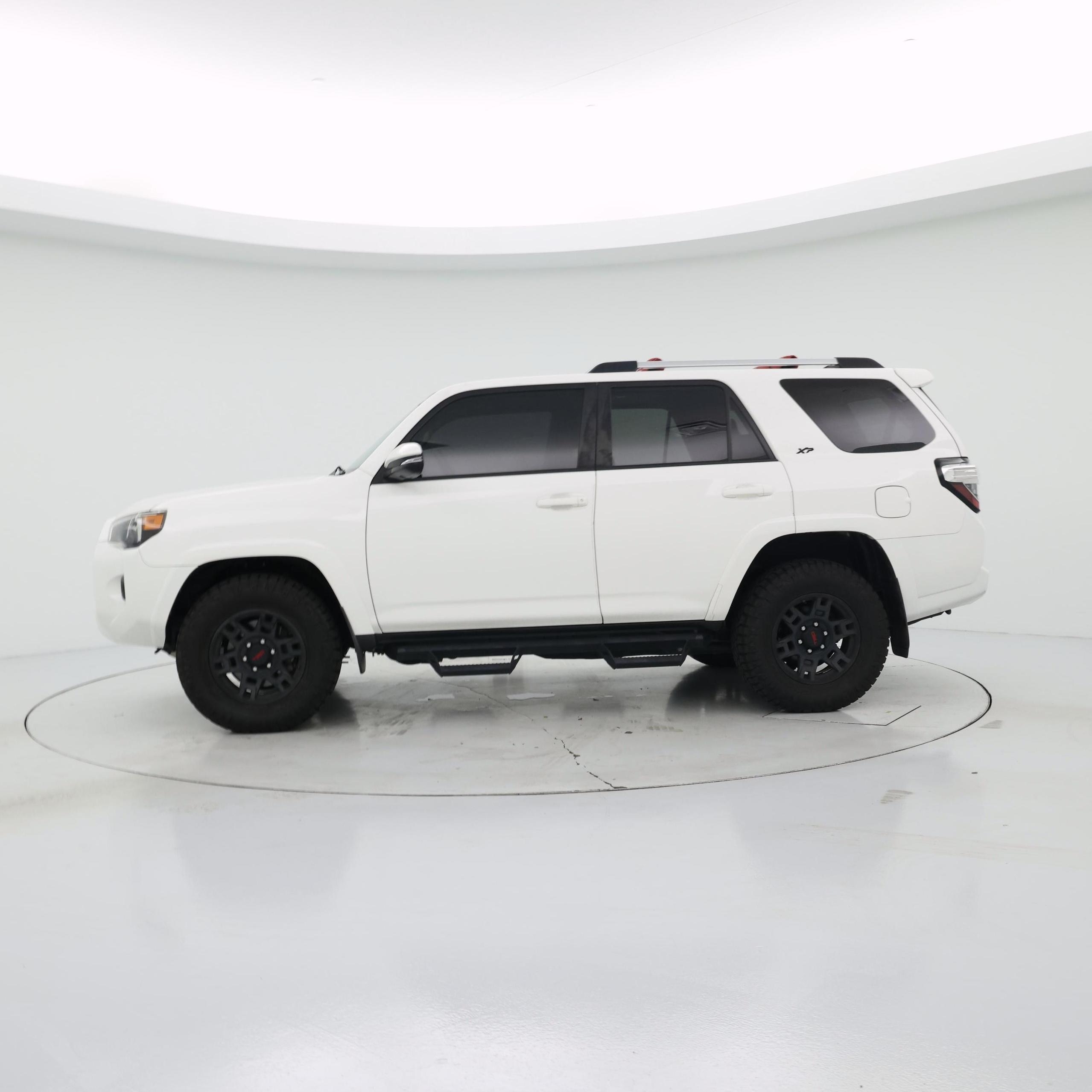 Thumbnail: 2020 Toyota 4Runner - 3