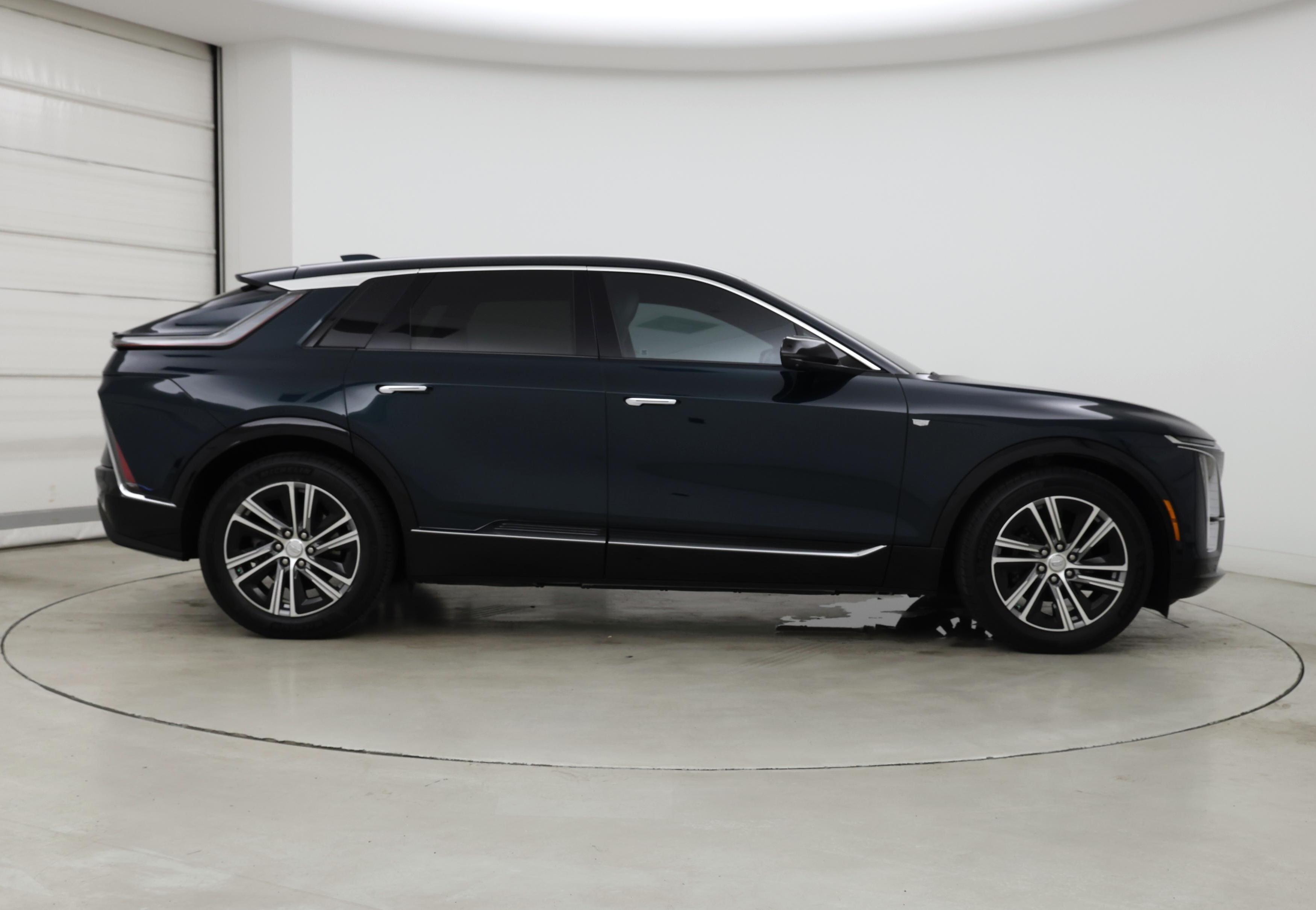 Thumbnail: 2024 Cadillac Lyriq - 7