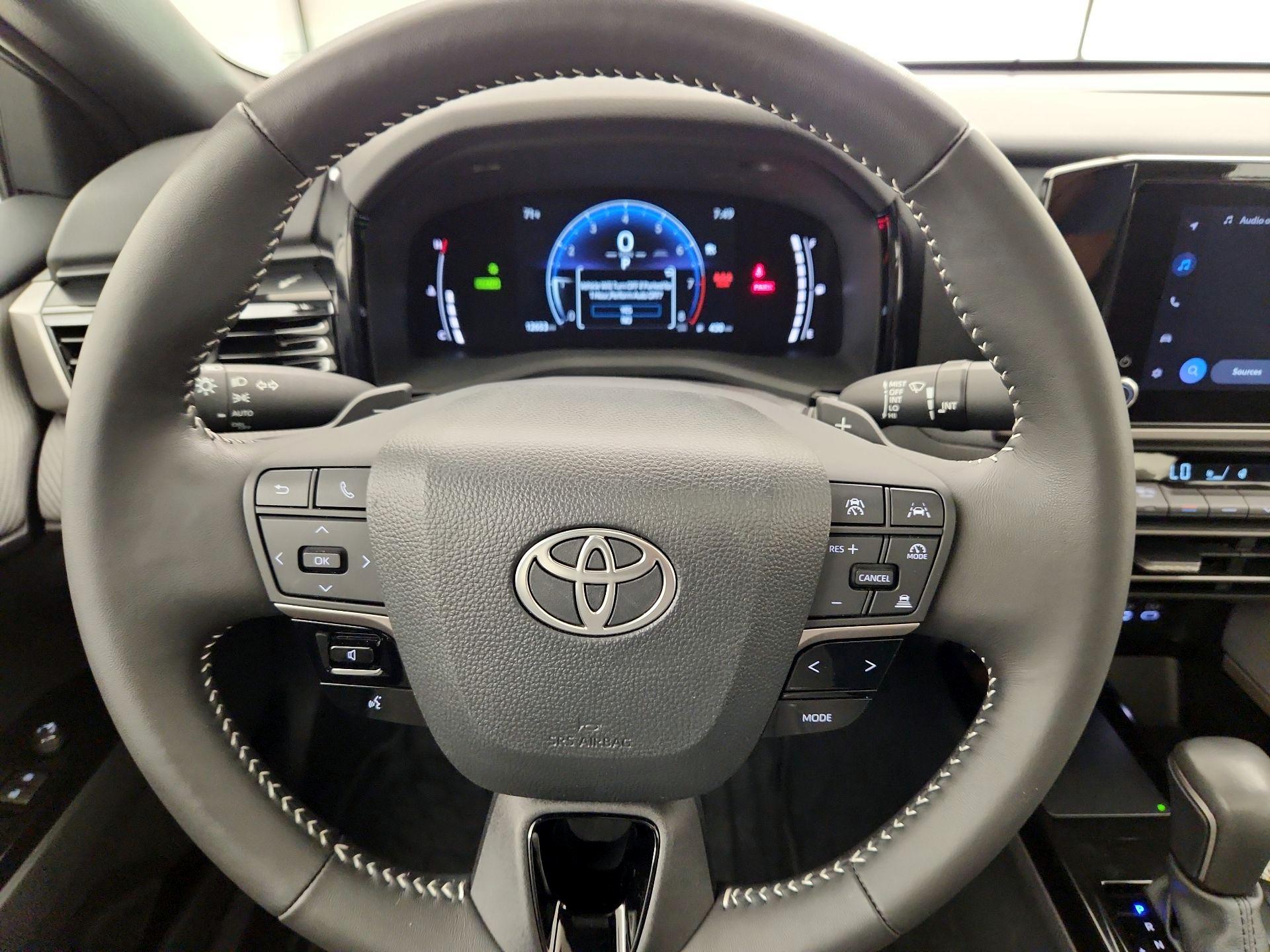 Thumbnail: 2025 Toyota Camry - 10