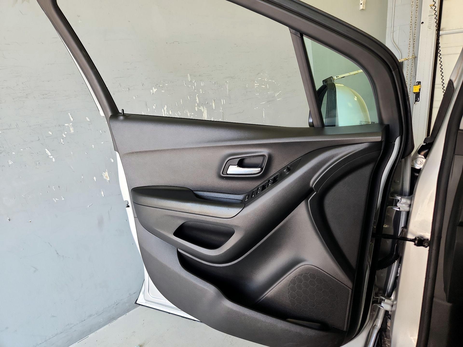Thumbnail: 2022 Chevrolet Trax - 12