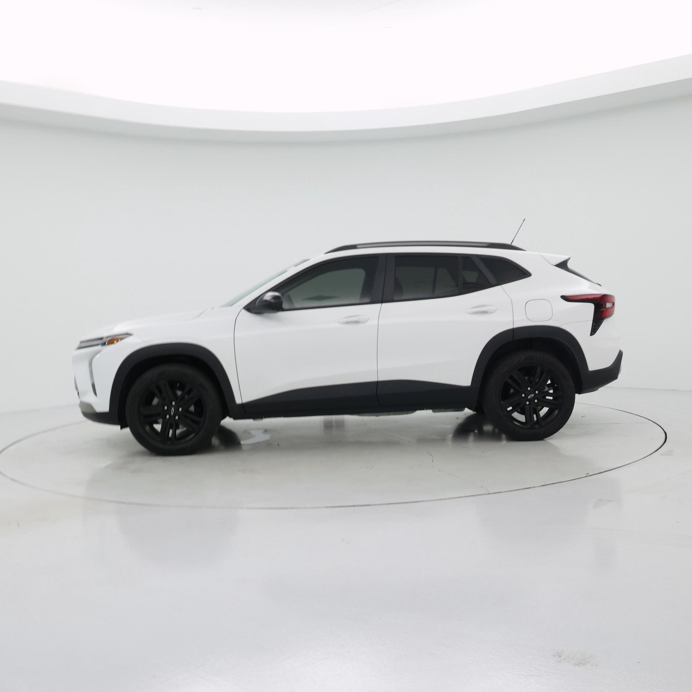 Thumbnail: 2024 Chevrolet Trax - 3