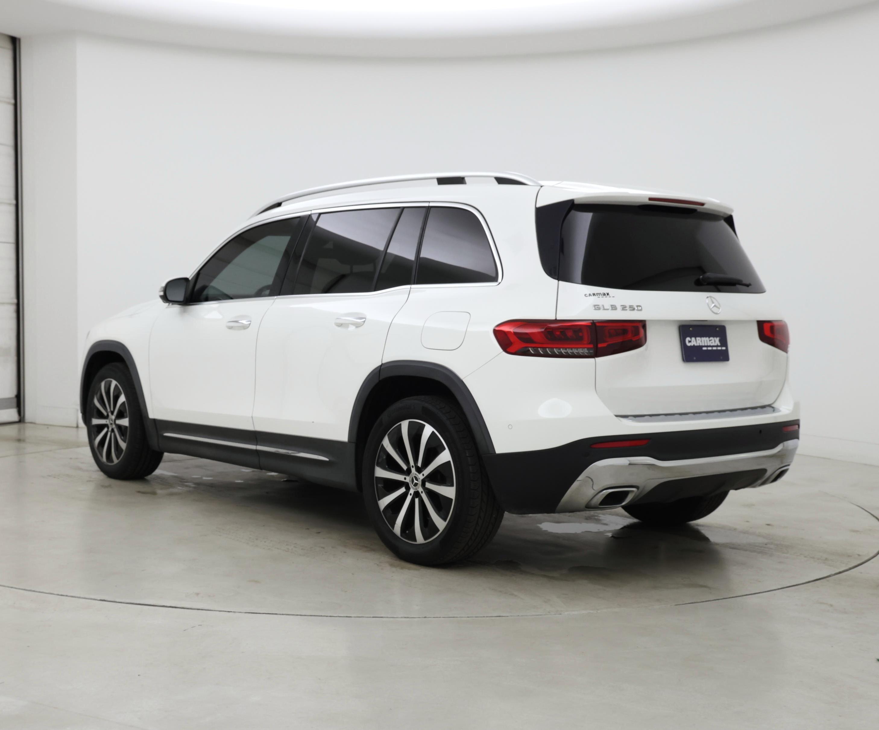 Thumbnail: 2021 Mercedes-Benz GLB - 2