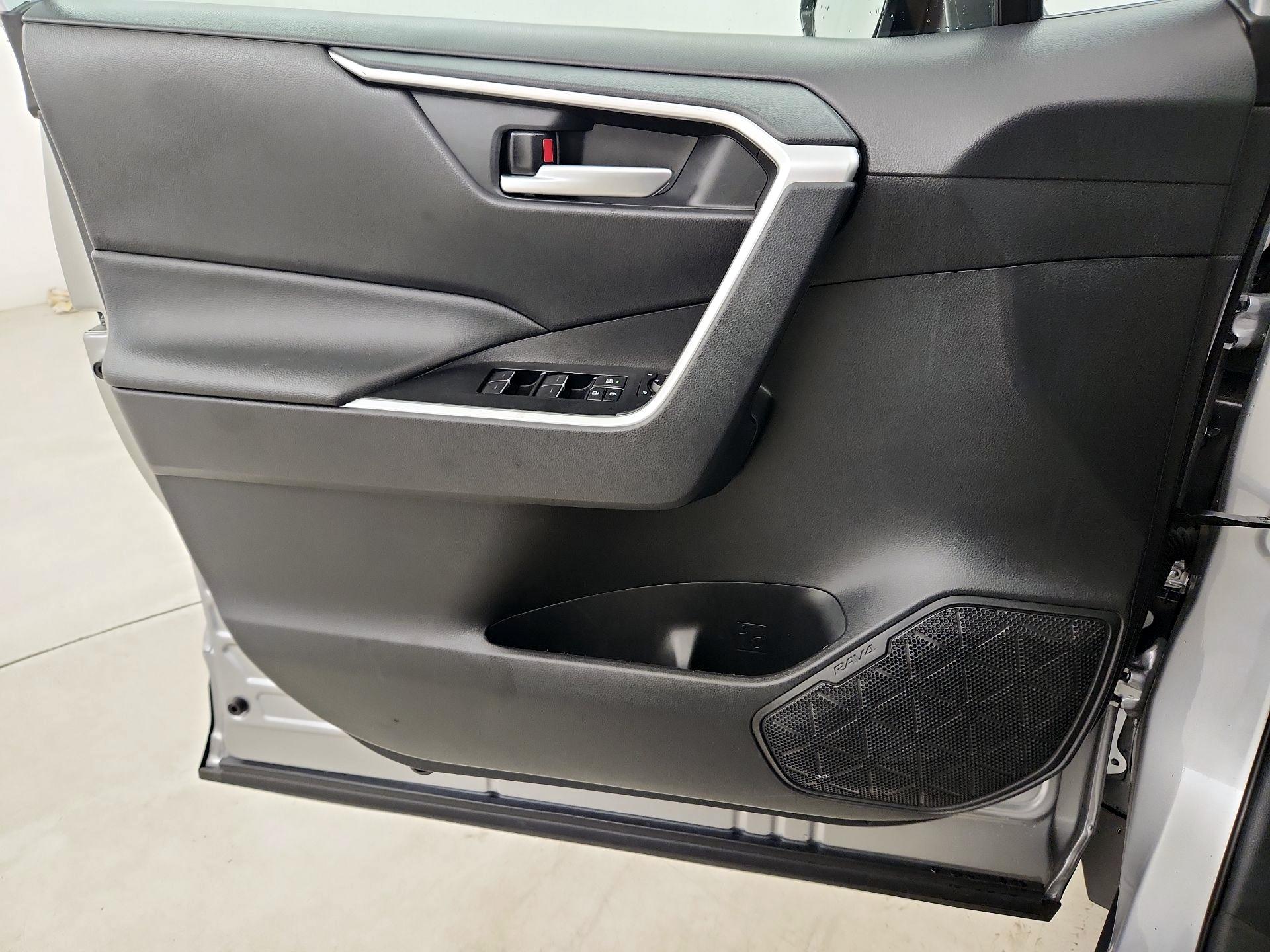 Thumbnail: 2025 Toyota RAV4 - 12