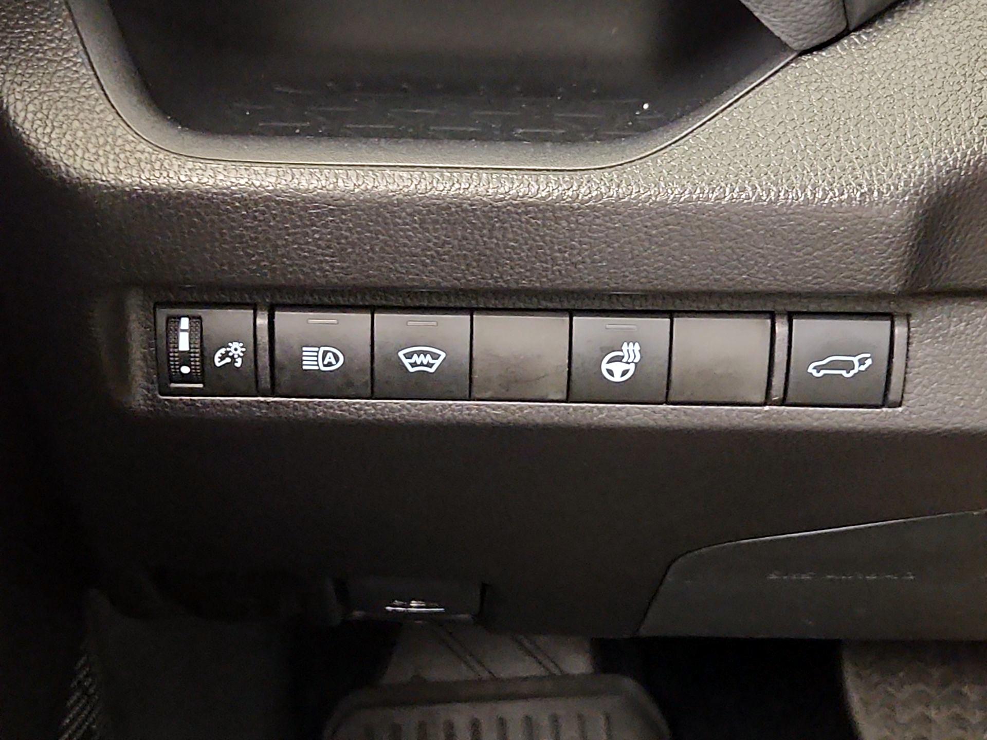 Thumbnail: 2025 Toyota RAV4 - 13