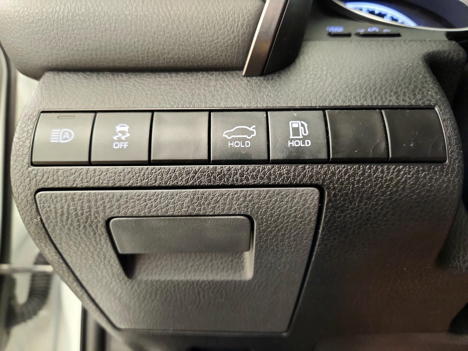 2024 Toyota Camry LE - Photo 14