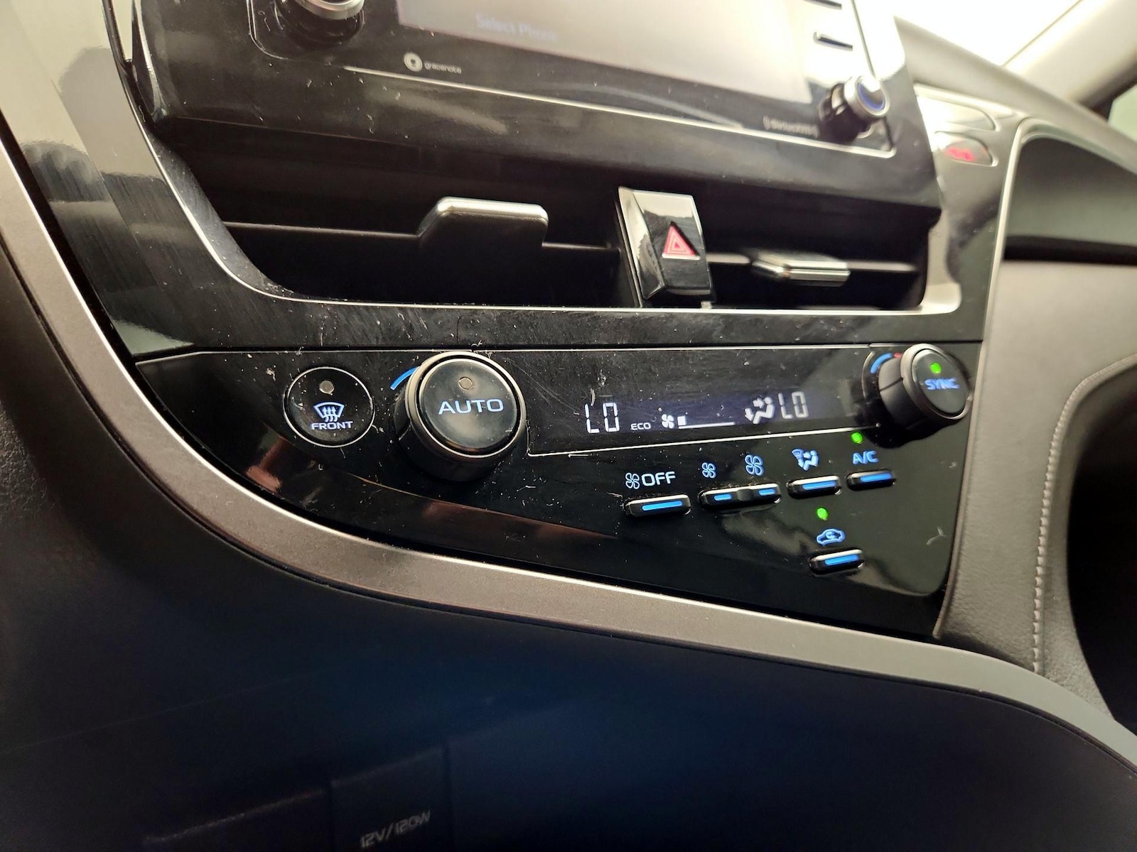 2024 Toyota Camry LE - Photo 17
