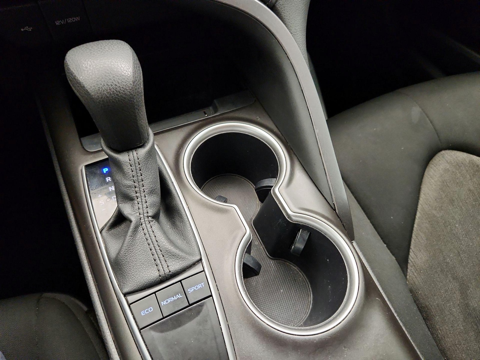 2024 Toyota Camry LE - Photo 18