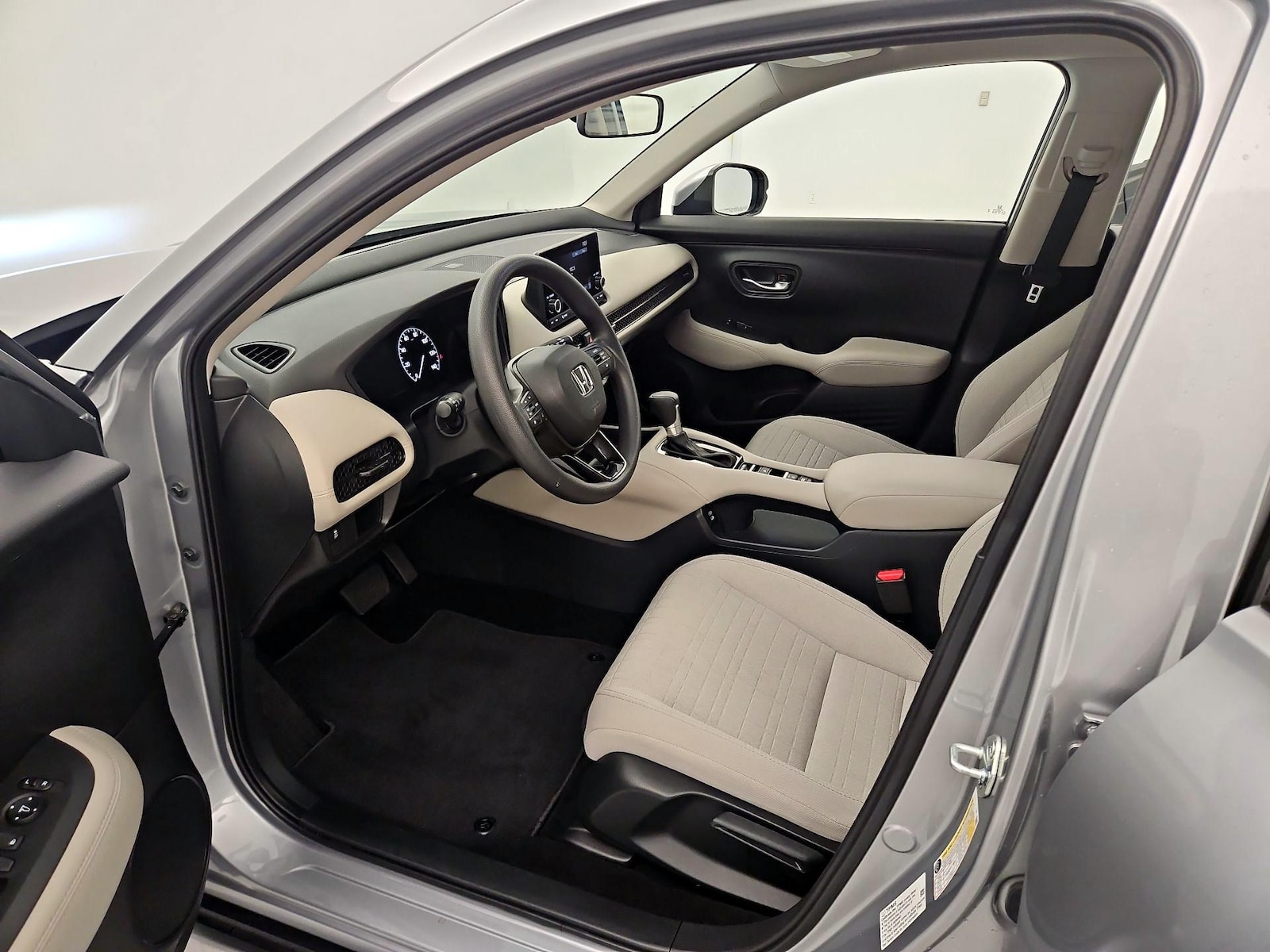 2025 Honda HR-V LX - Photo 12