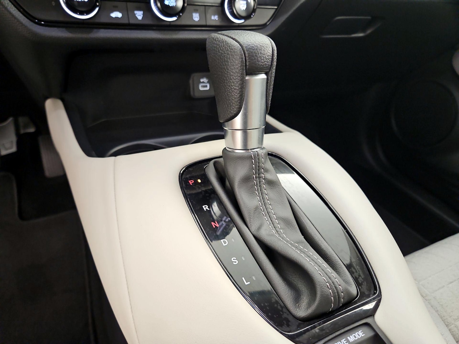 2025 Honda HR-V LX - Photo 17