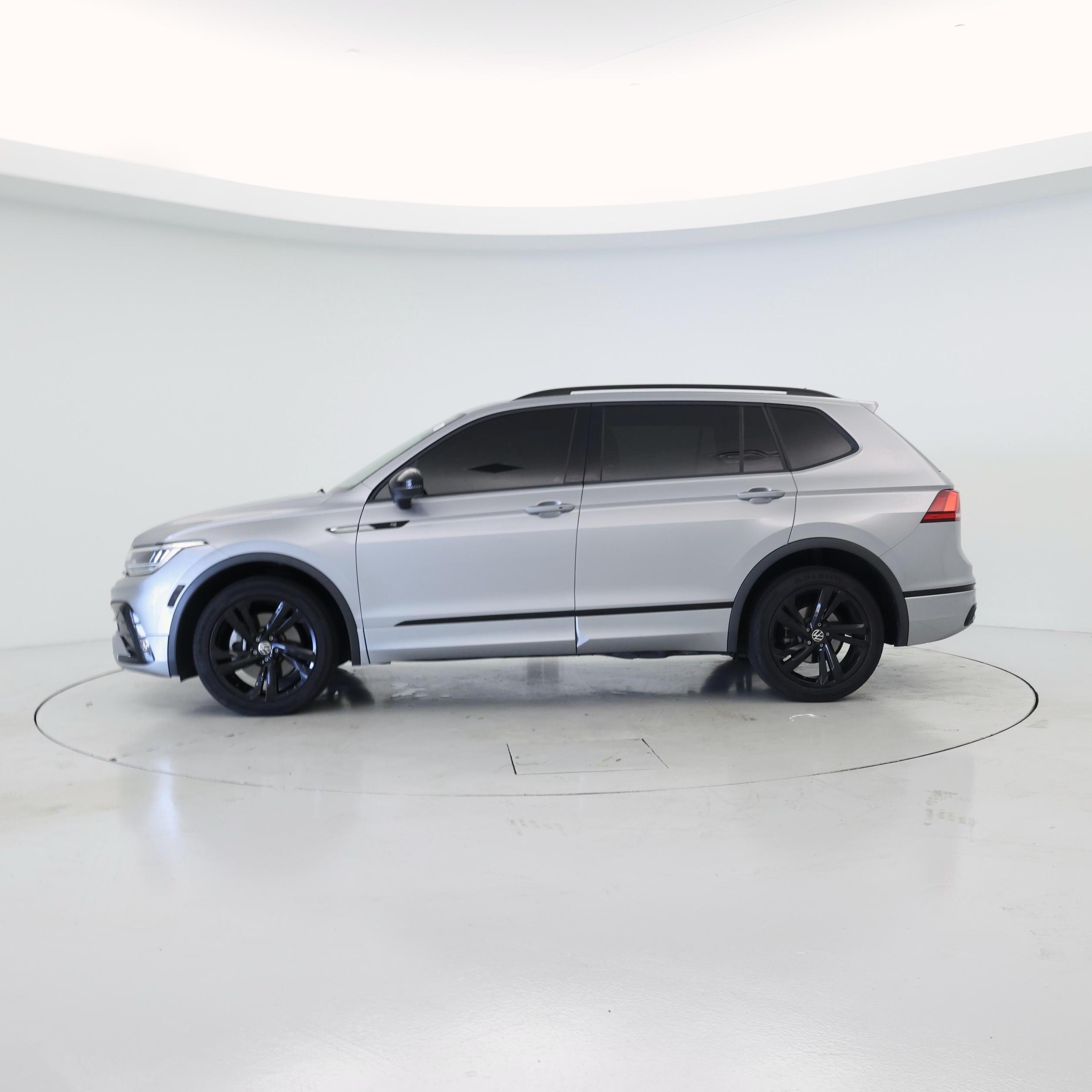Thumbnail: 2024 Volkswagen Tiguan - 3