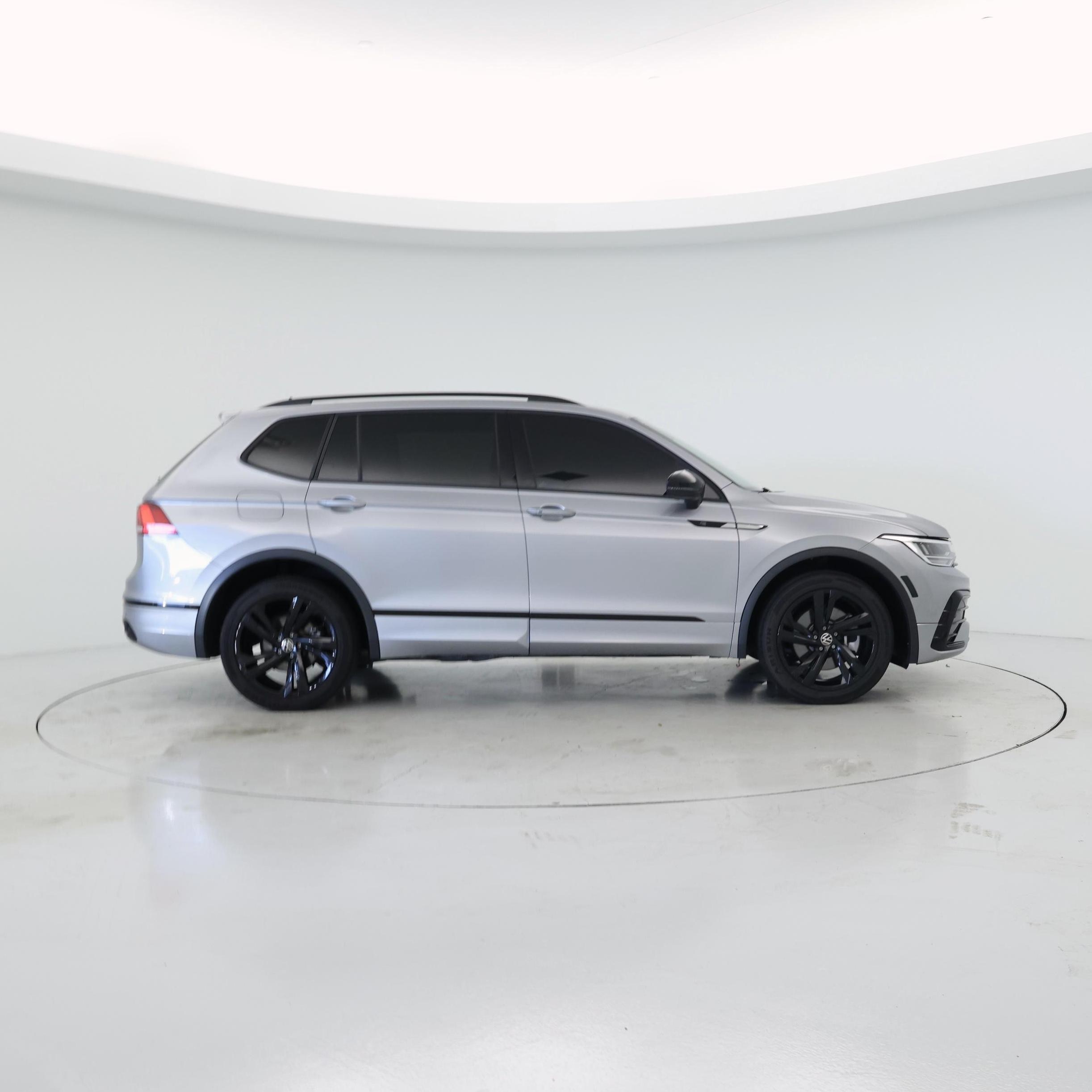 Thumbnail: 2024 Volkswagen Tiguan - 7