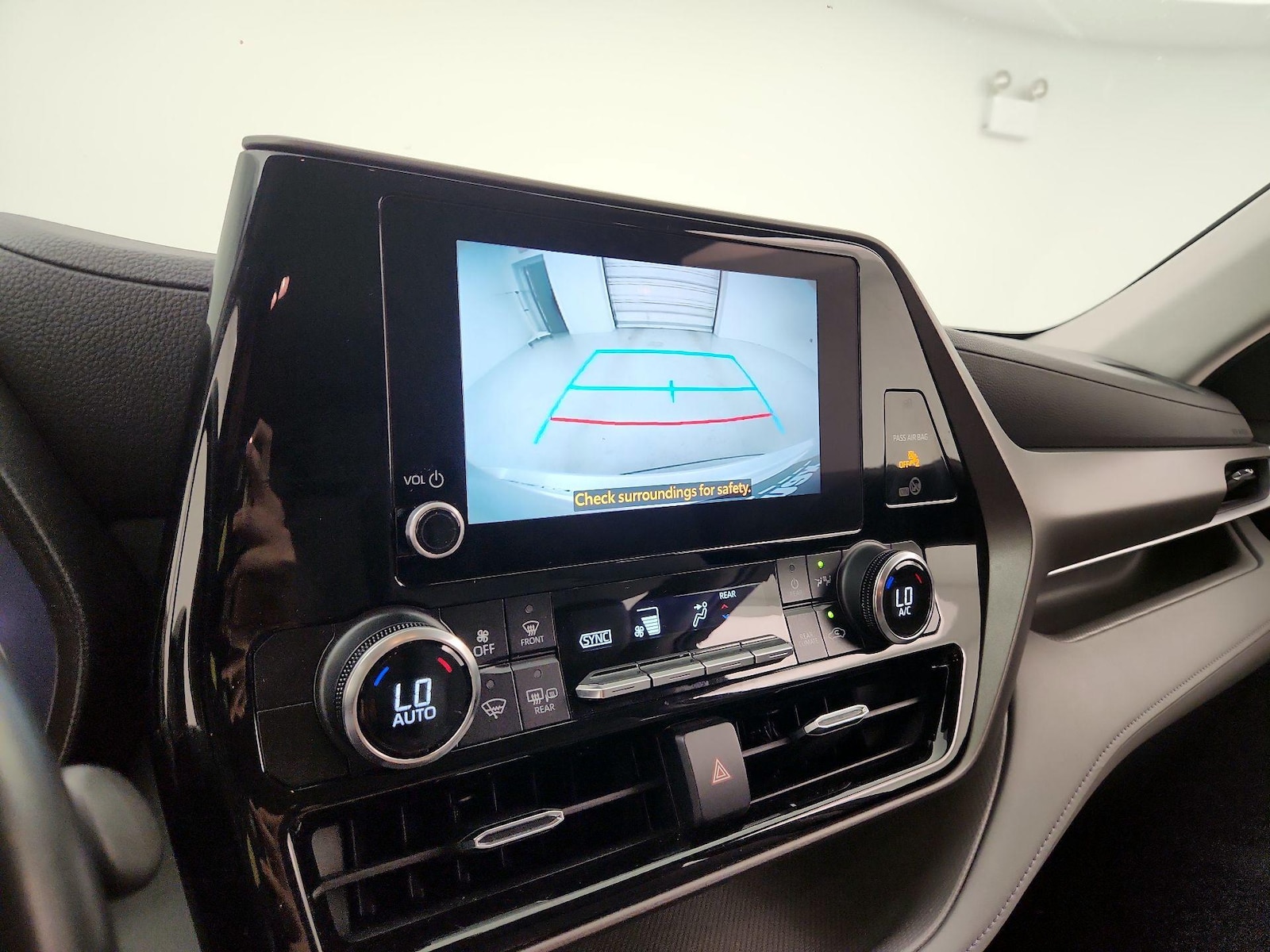 2023 Toyota Highlander LE - Photo 16