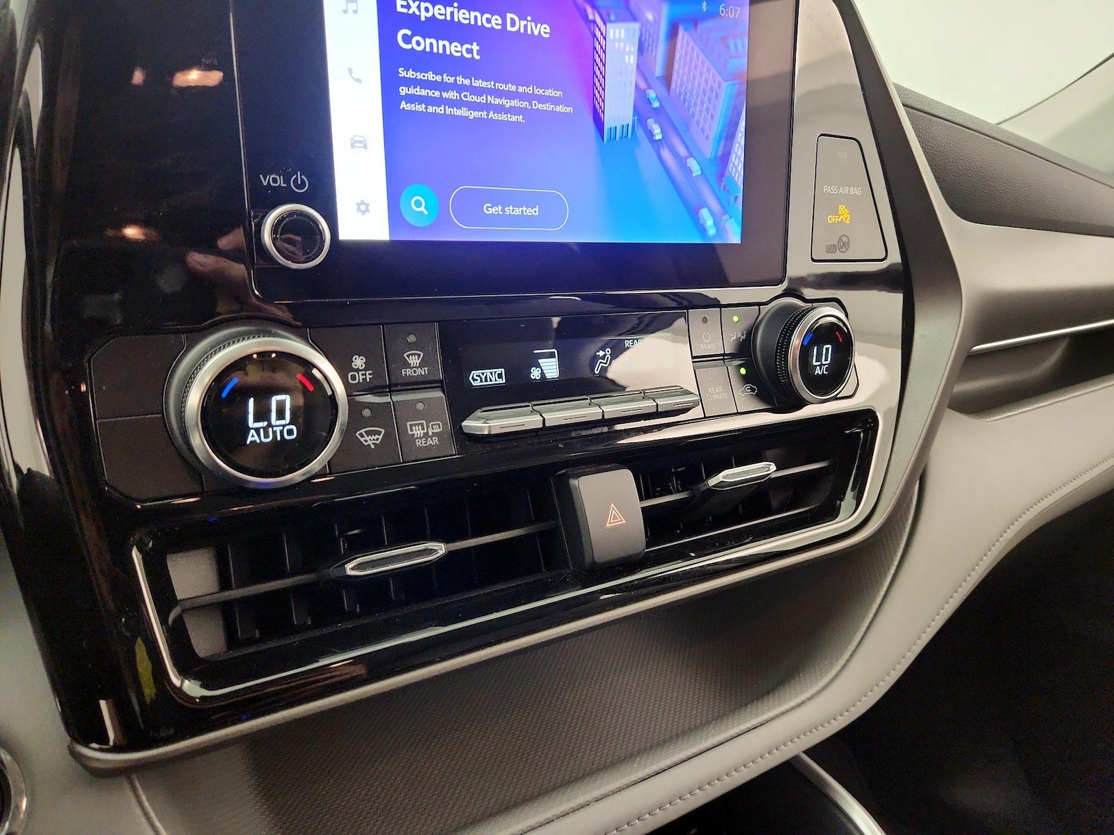 2023 Toyota Highlander LE - Photo 18