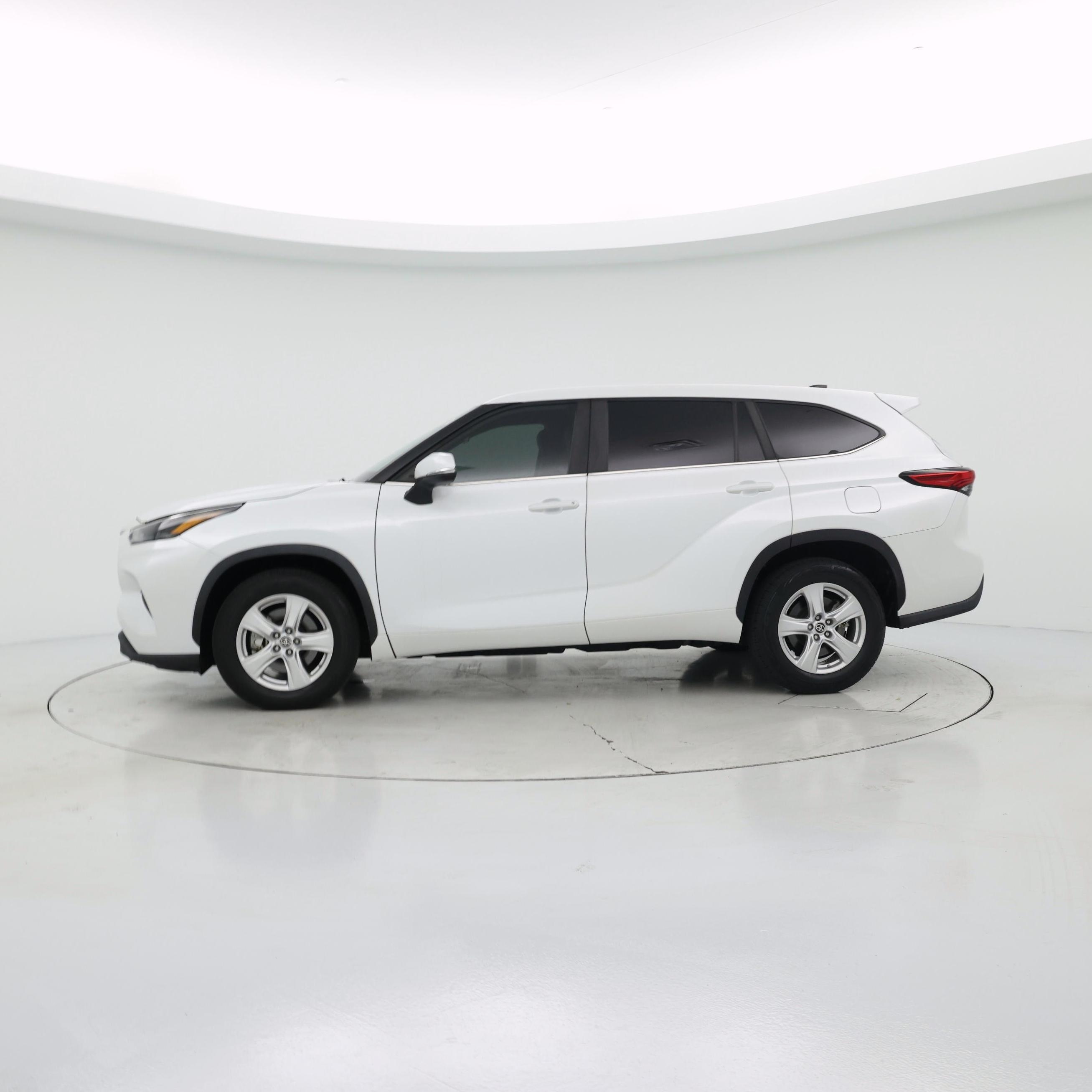 Thumbnail: 2023 Toyota Highlander - 3