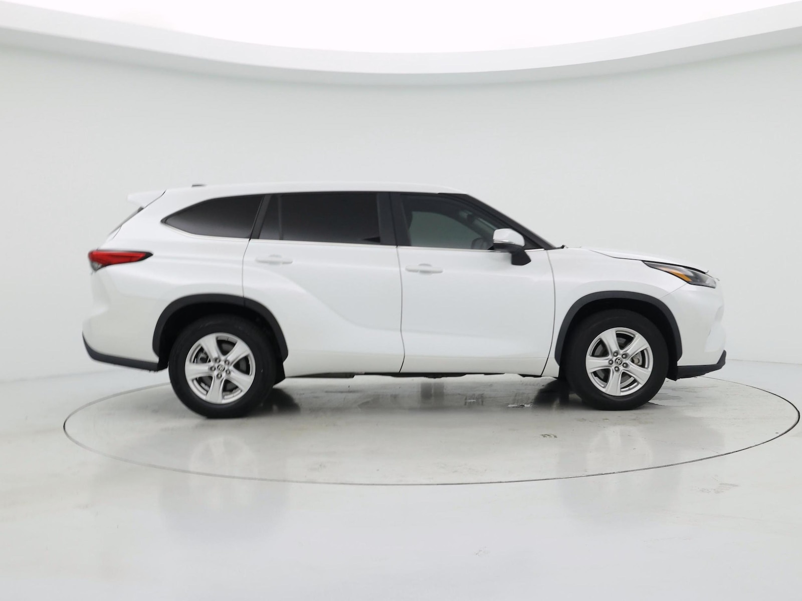 2023 Toyota Highlander LE - Photo 8