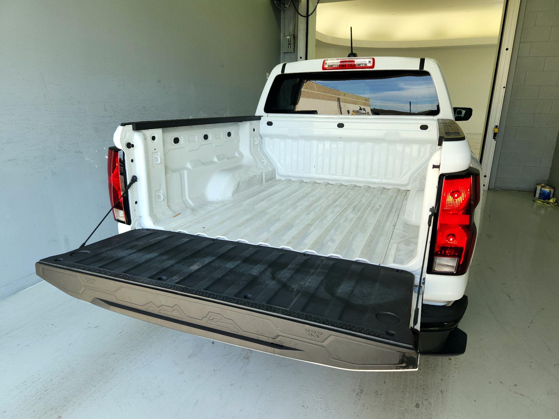 Thumbnail: 2024 Chevrolet Colorado - 20