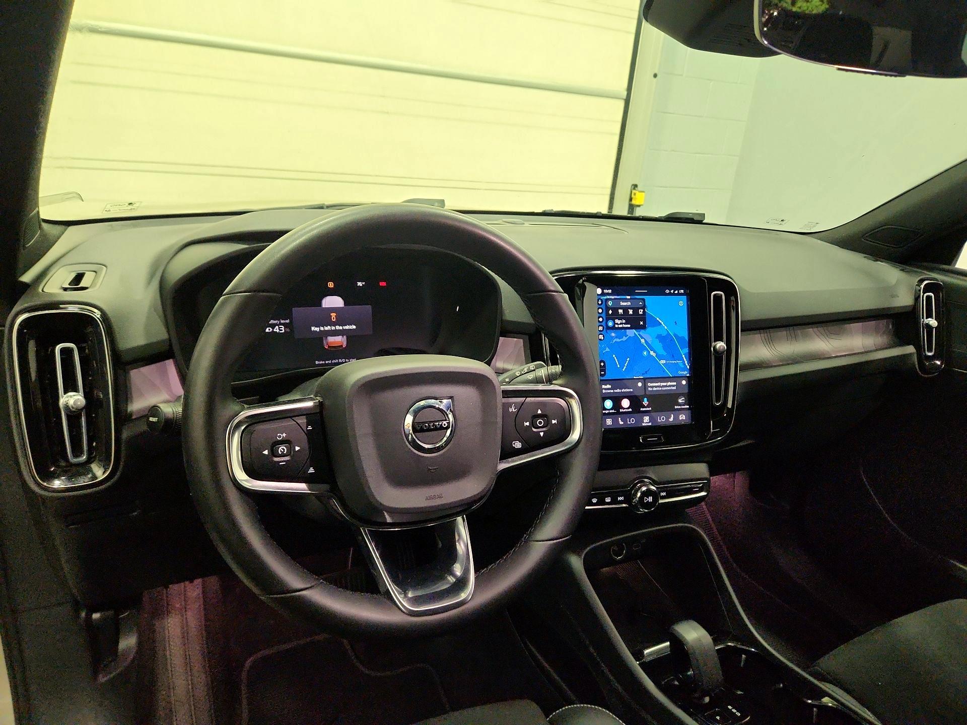Thumbnail: 2023 Volvo XC40 - 9
