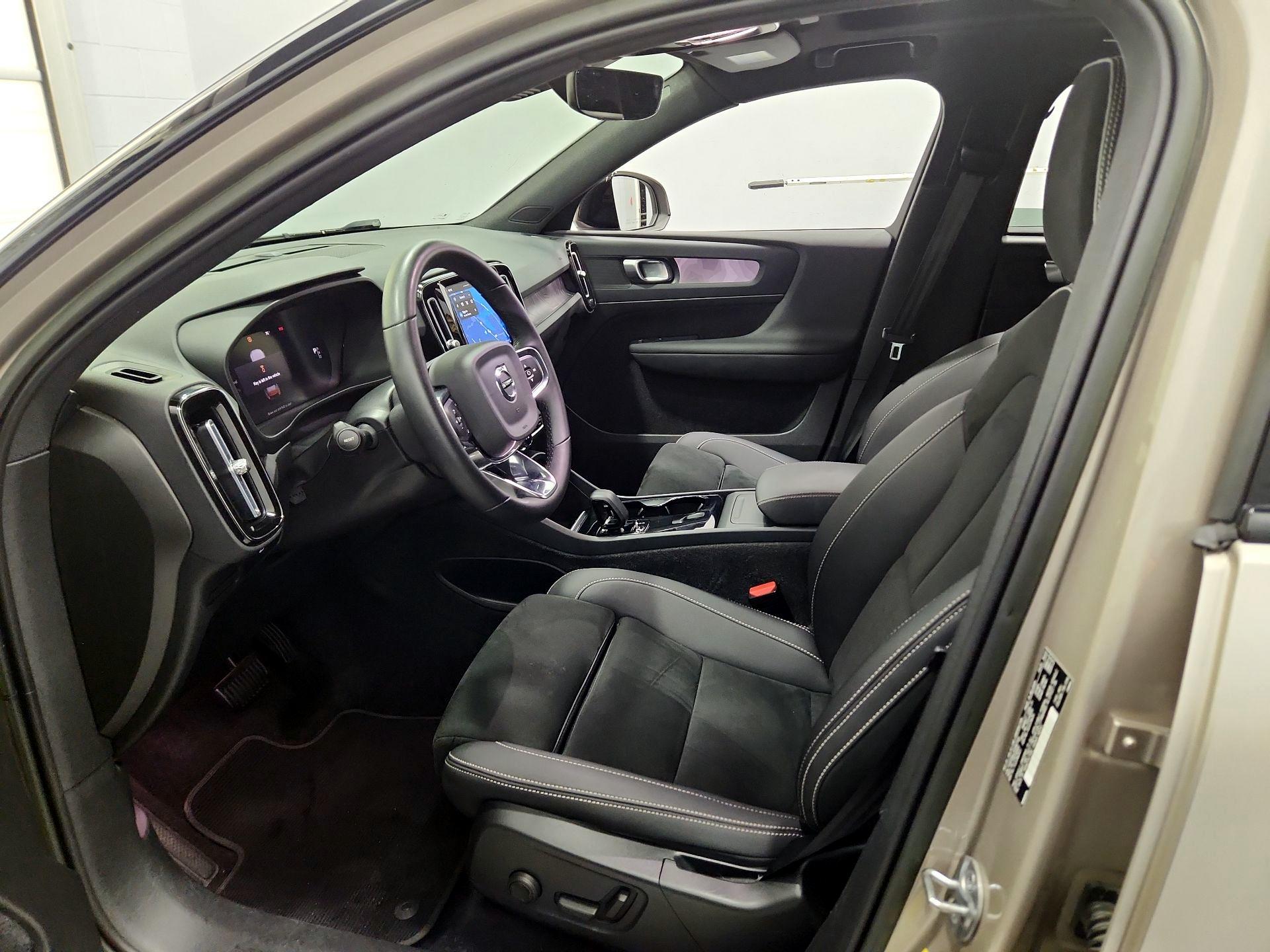 Thumbnail: 2023 Volvo XC40 - 11
