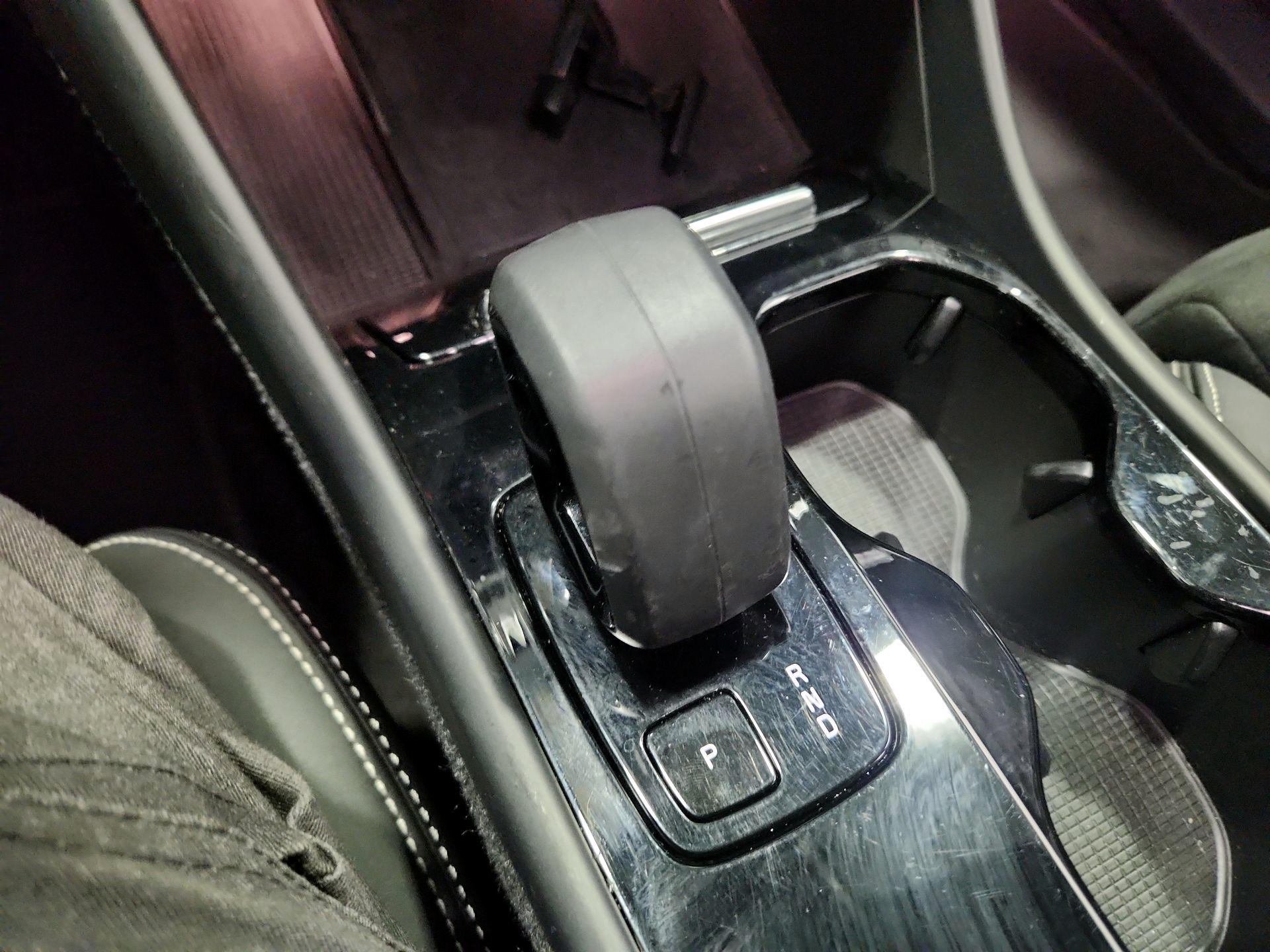 Thumbnail: 2023 Volvo XC40 - 18