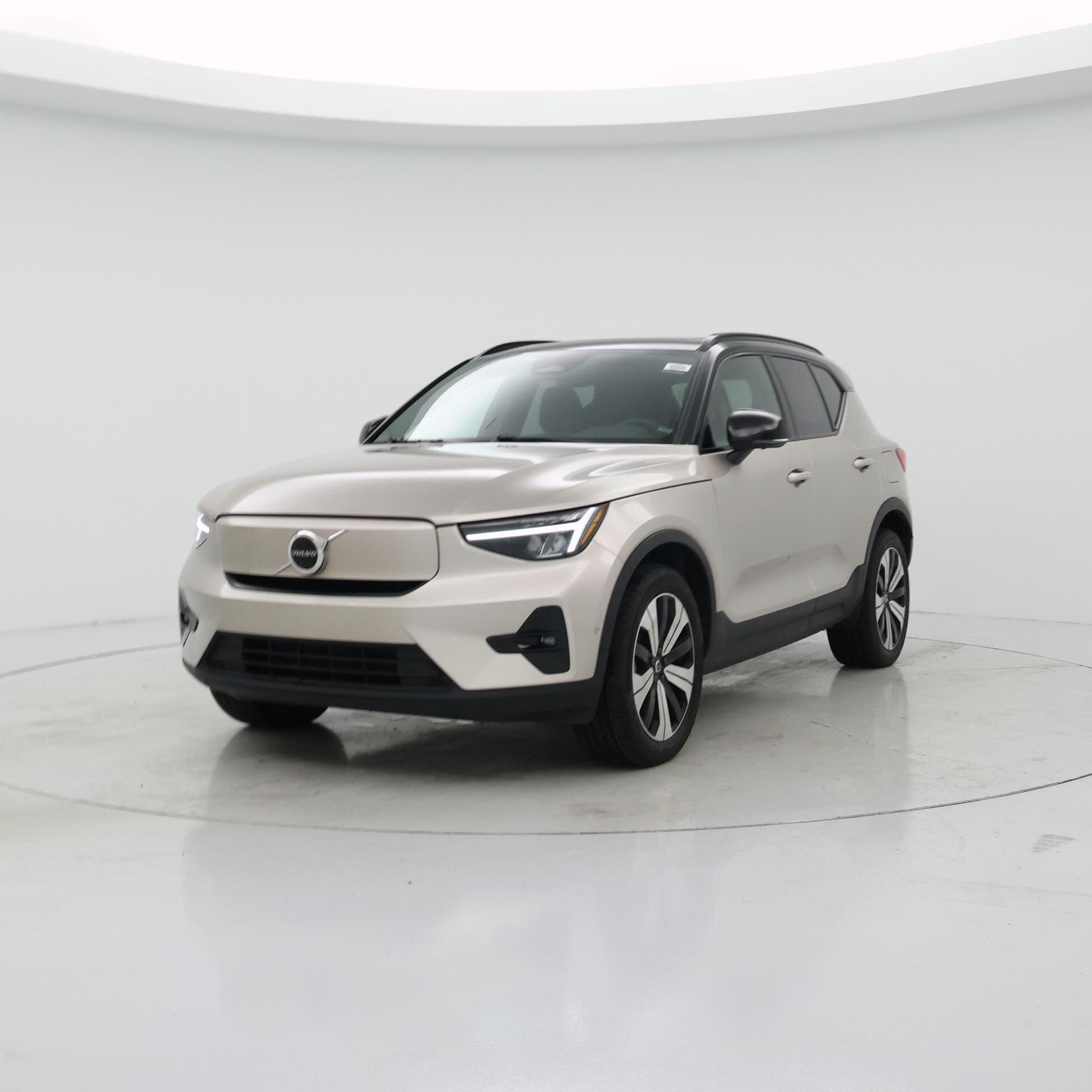 Thumbnail: 2023 Volvo XC40 - 4