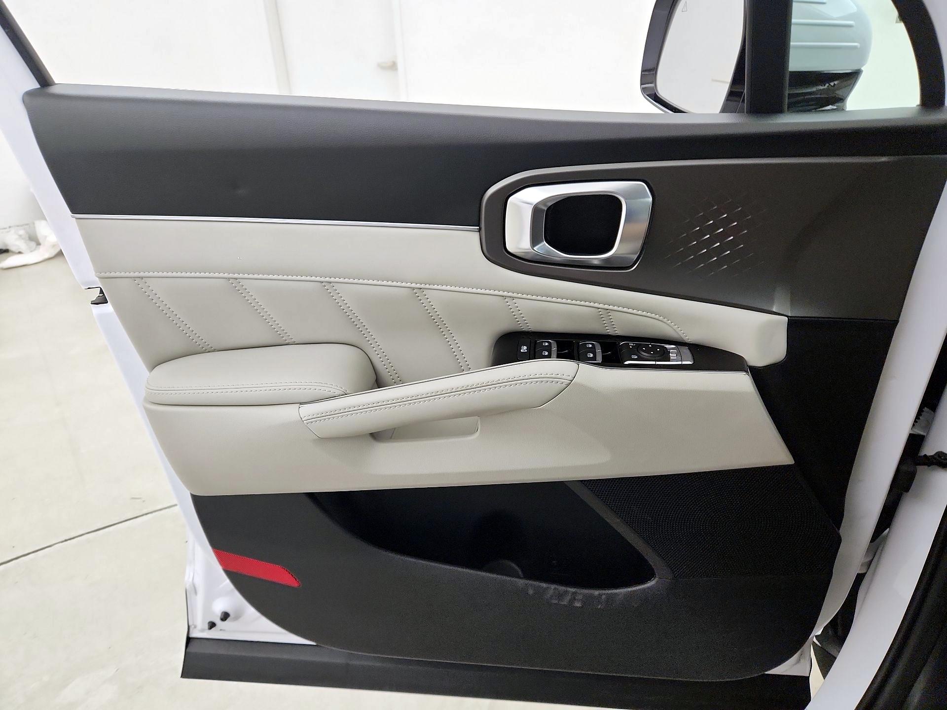 Thumbnail: 2025 Kia Sorento - 12
