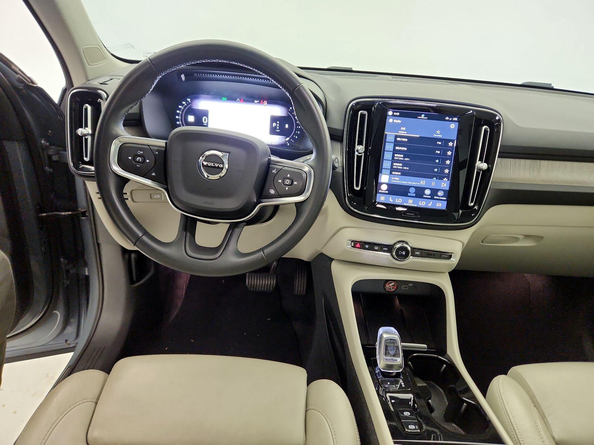 Thumbnail: 2023 Volvo XC40 - 9