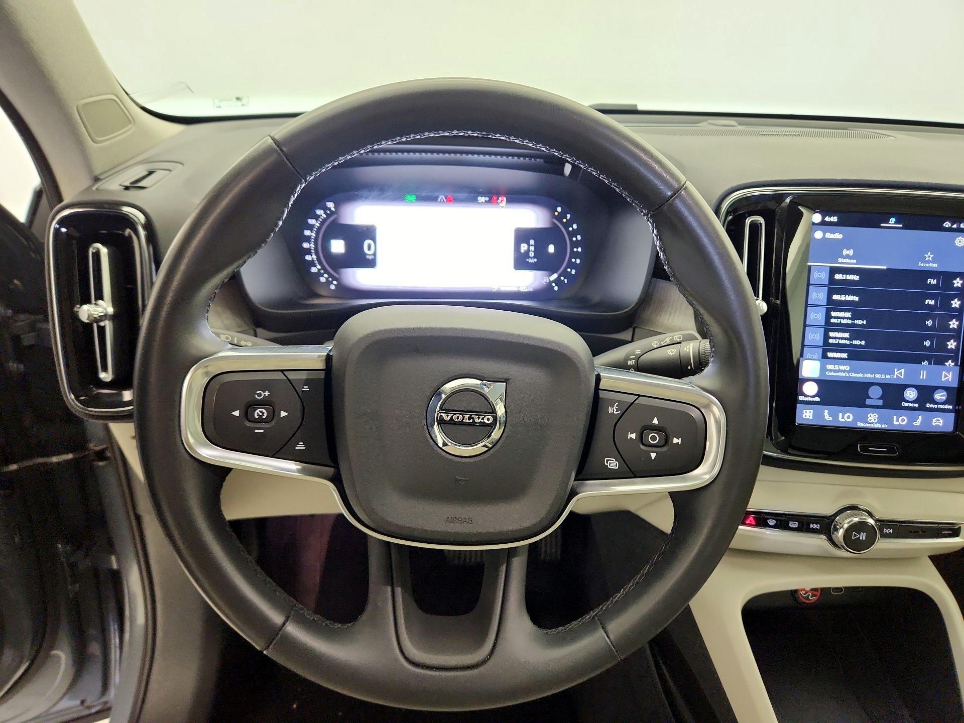 Thumbnail: 2023 Volvo XC40 - 10