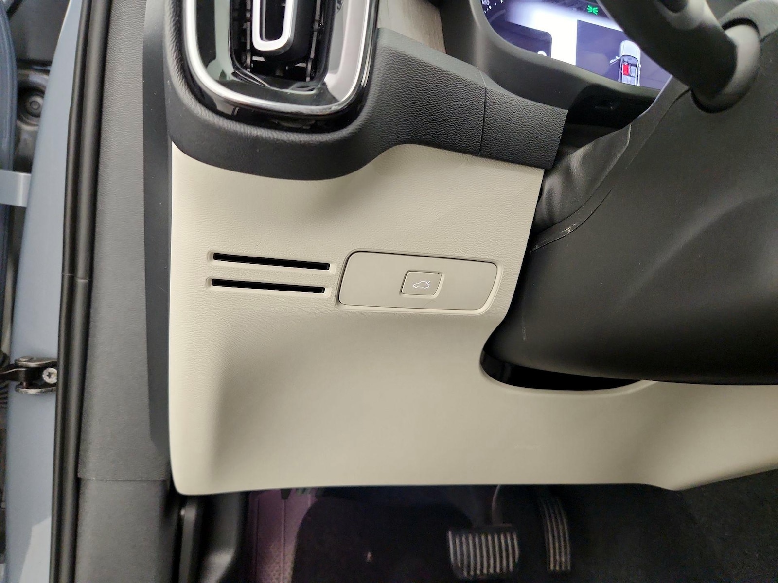 2023 Volvo XC40 Ultimate - Photo 14
