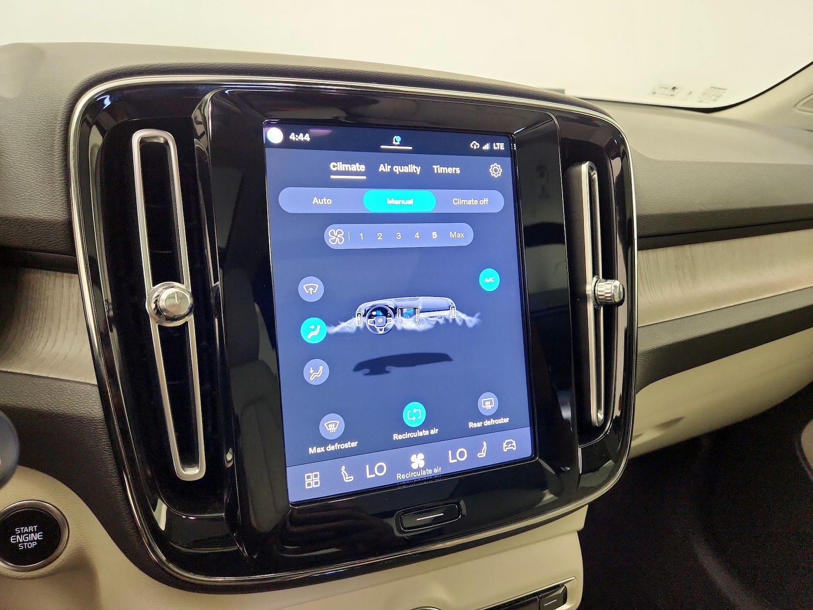 2023 Volvo XC40 Ultimate - Photo 17