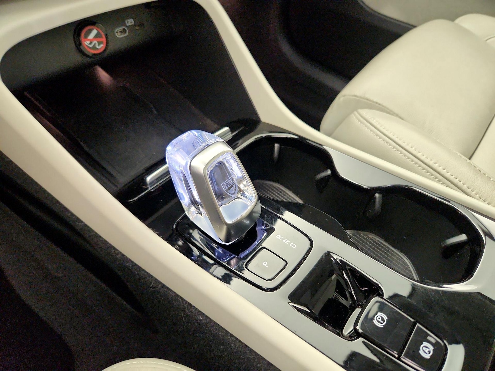 2023 Volvo XC40 Ultimate - Photo 18