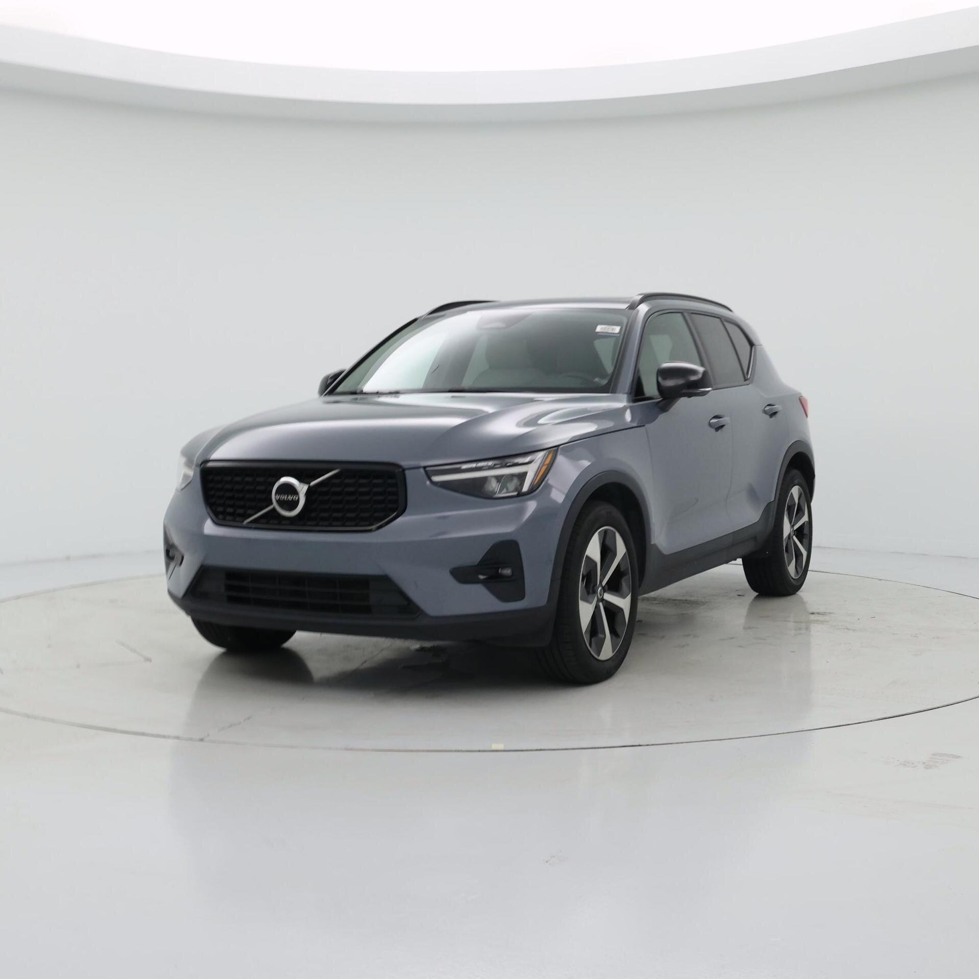 Thumbnail: 2023 Volvo XC40 - 4
