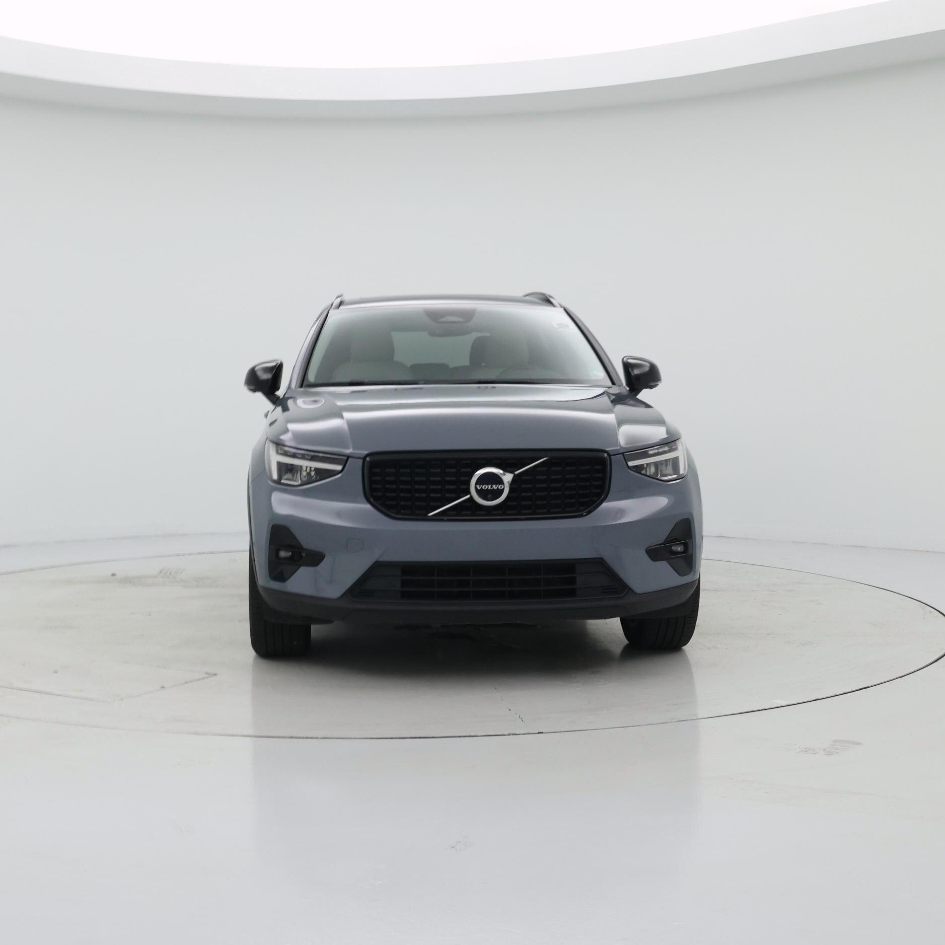 Thumbnail: 2023 Volvo XC40 - 5