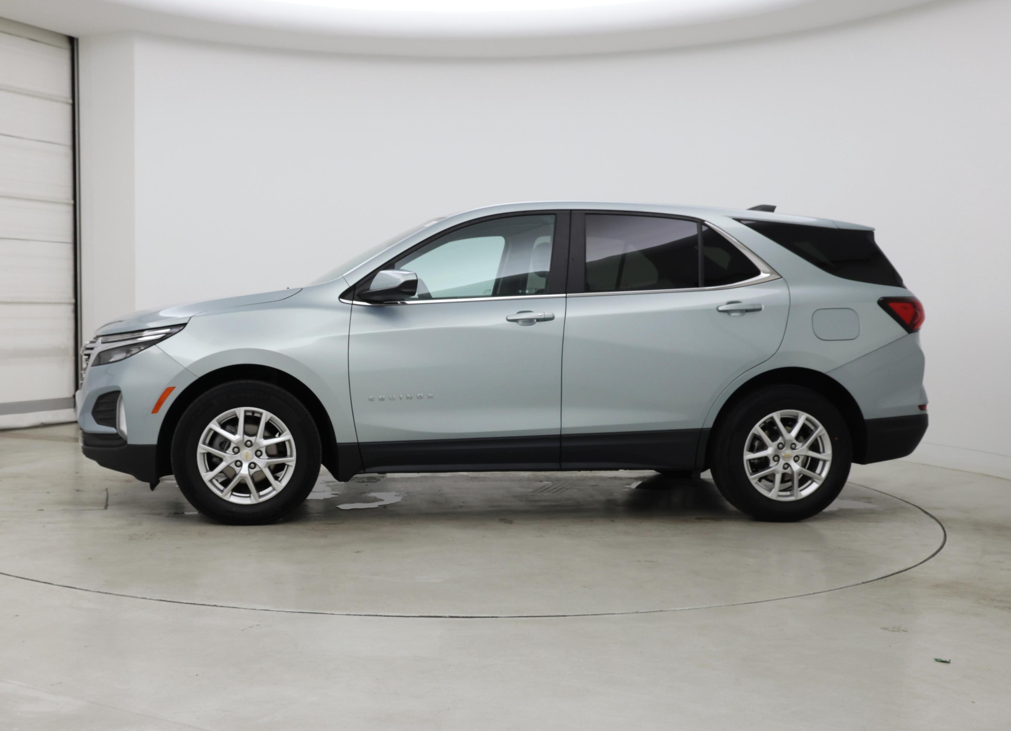 Thumbnail: 2022 Chevrolet Equinox - 3