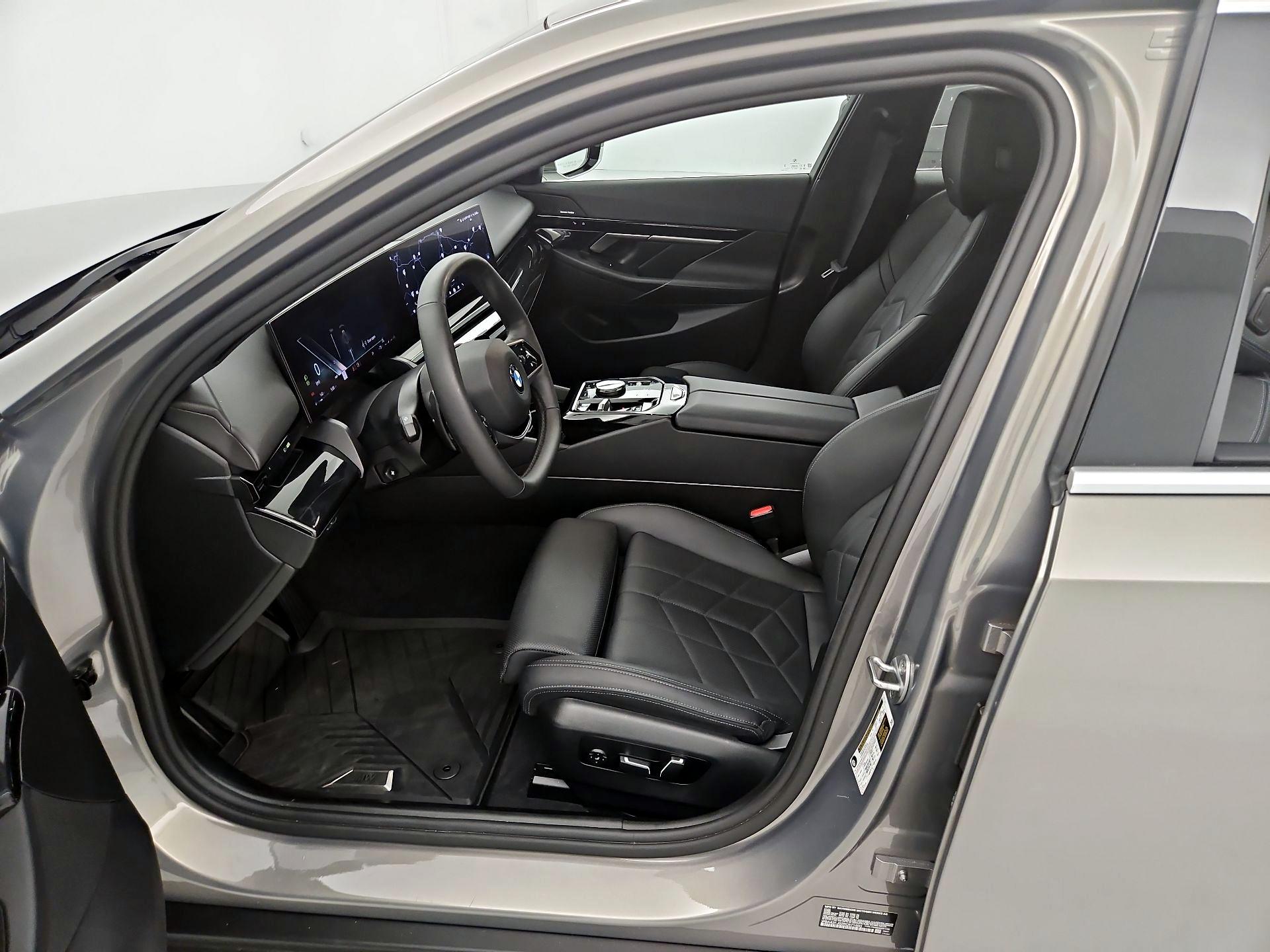 Thumbnail: 2024 BMW 5 Series - 11