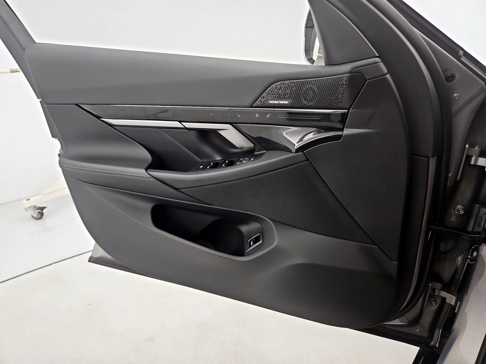 Thumbnail: 2024 BMW 5 Series - 12