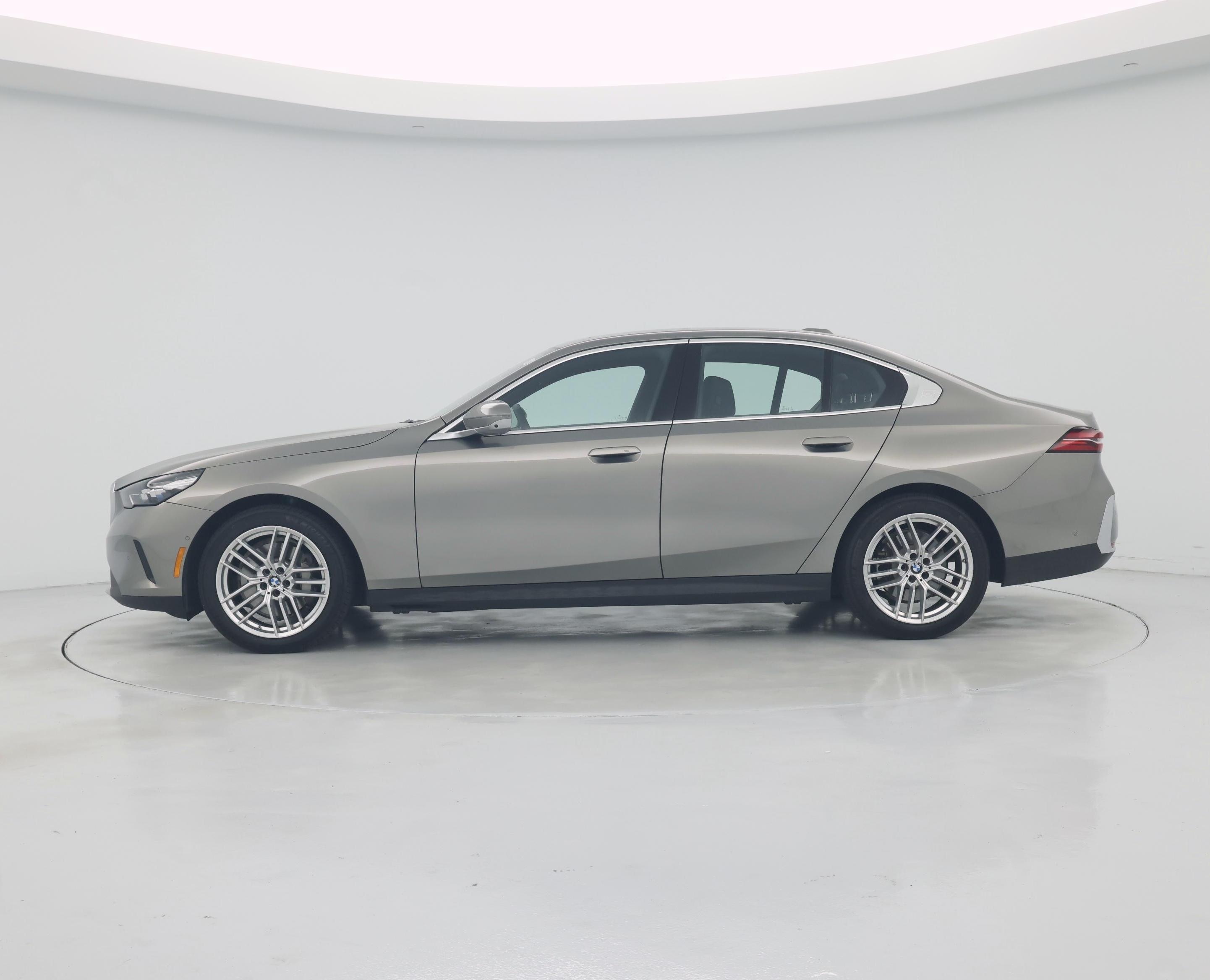 Thumbnail: 2024 BMW 5 Series - 3