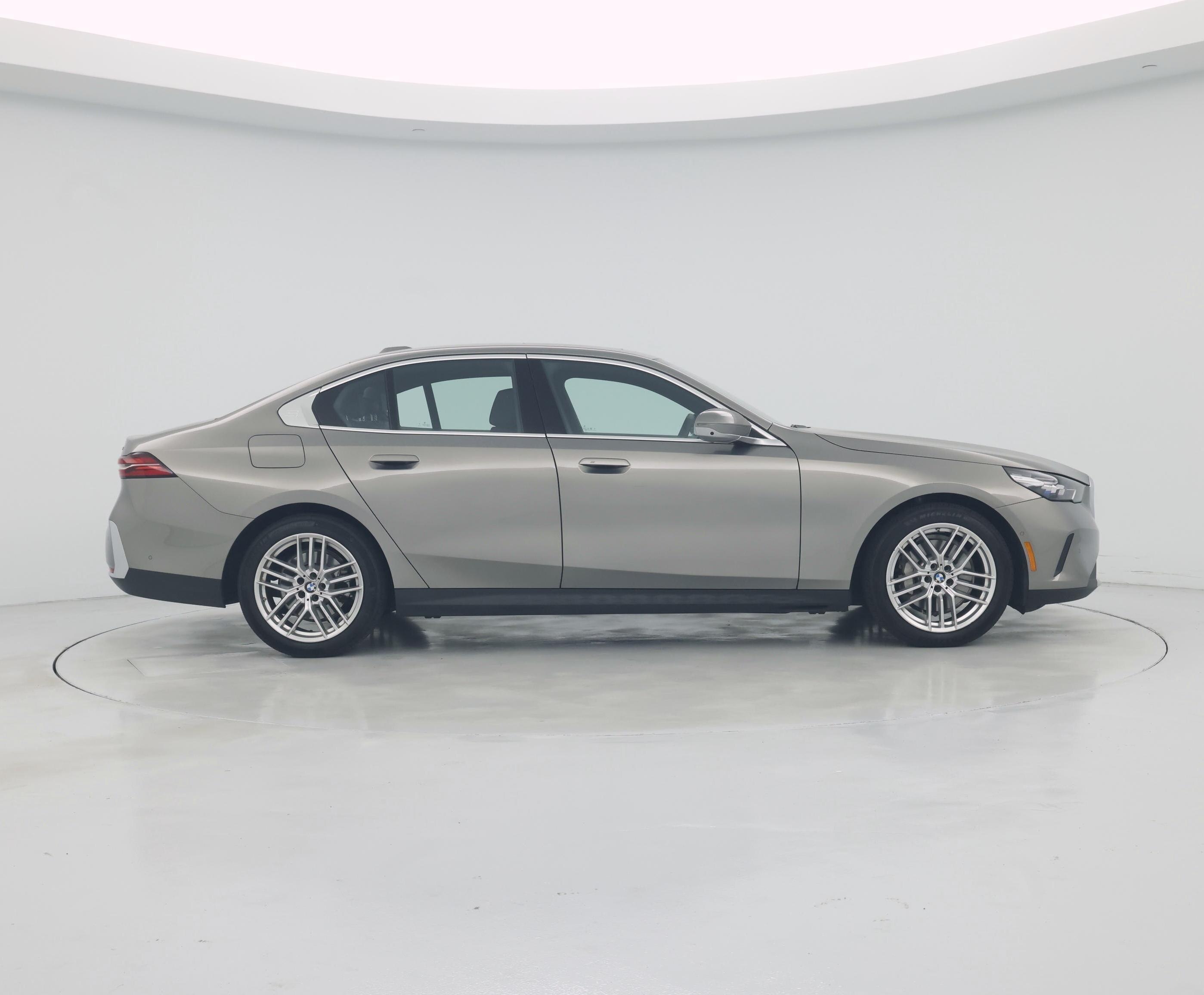 Thumbnail: 2024 BMW 5 Series - 7