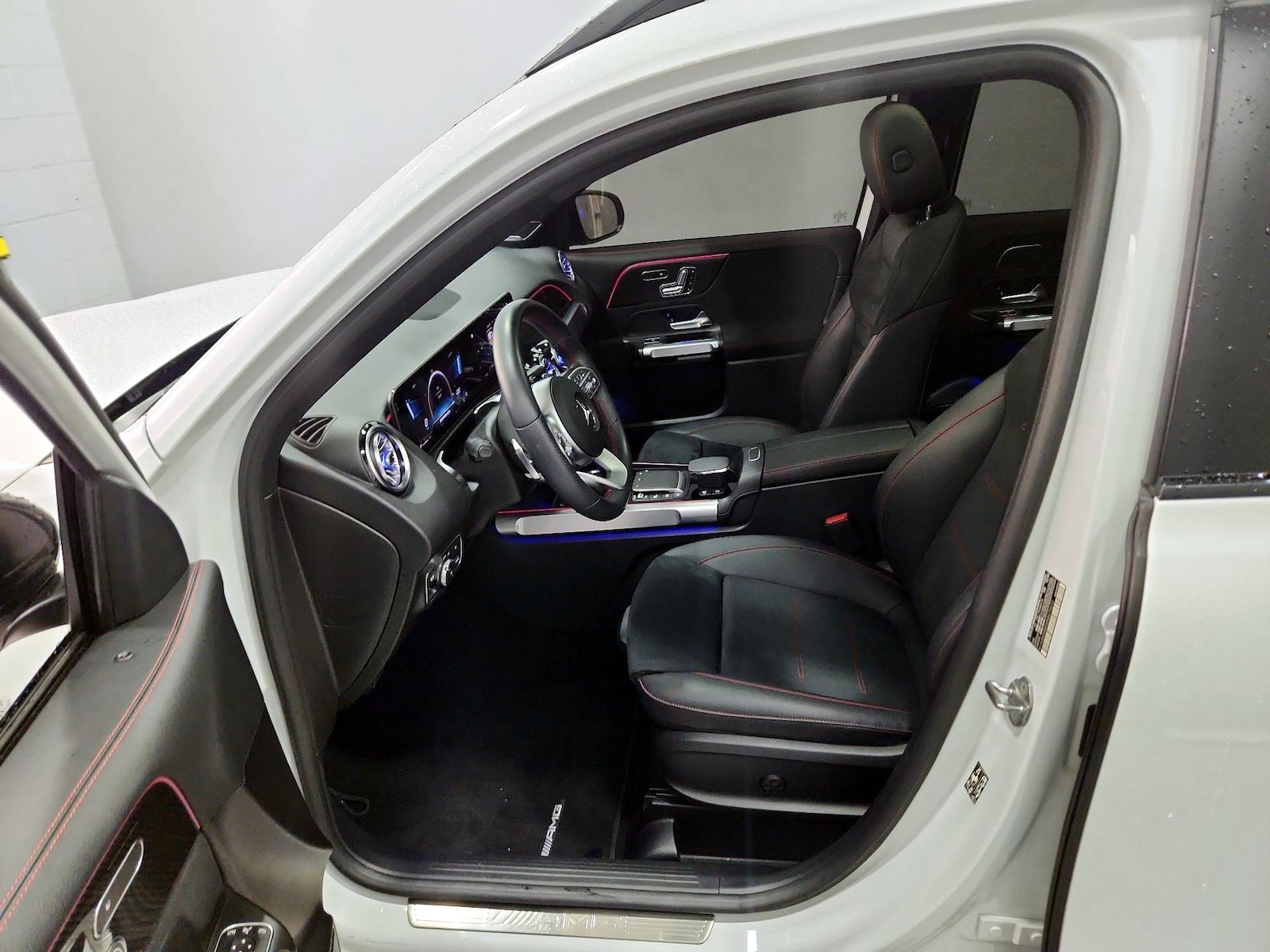 2021 Mercedes-Benz GLB AMG GLB35 - Photo 12
