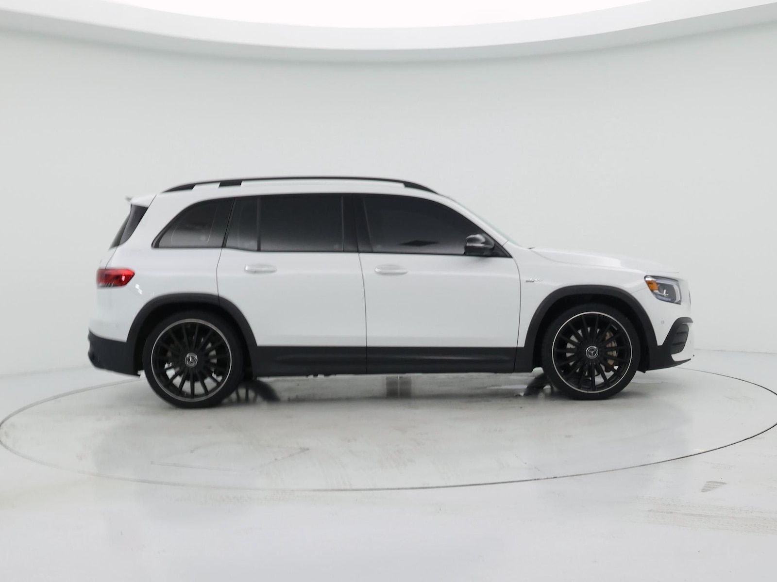 2021 Mercedes-Benz GLB AMG GLB35 - Photo 8